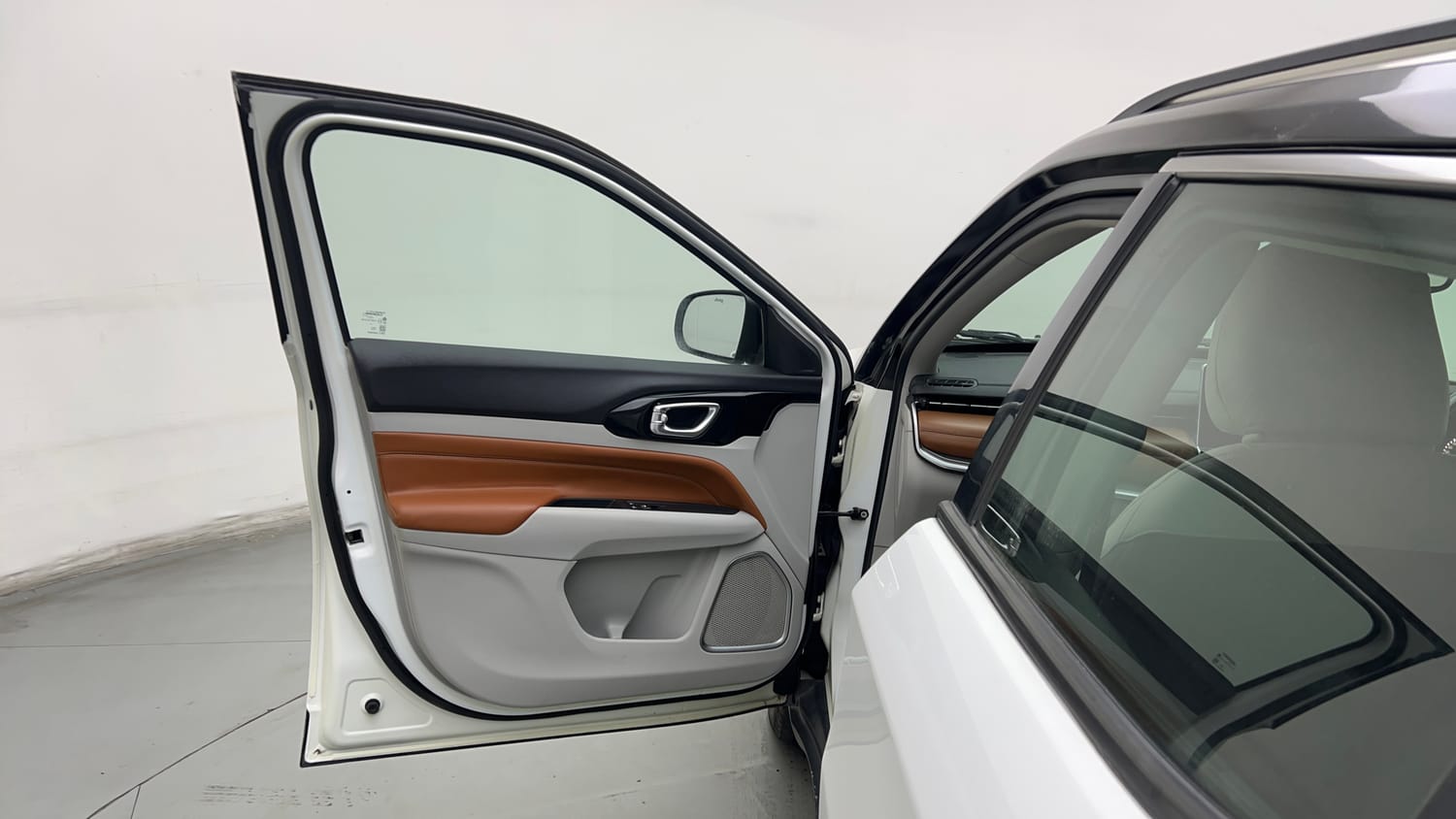 Used 2021 Jeep Compass Limited (O) 2.0 Diesel Diesel Manual interior LEFT FRONT DOOR OPEN VIEW