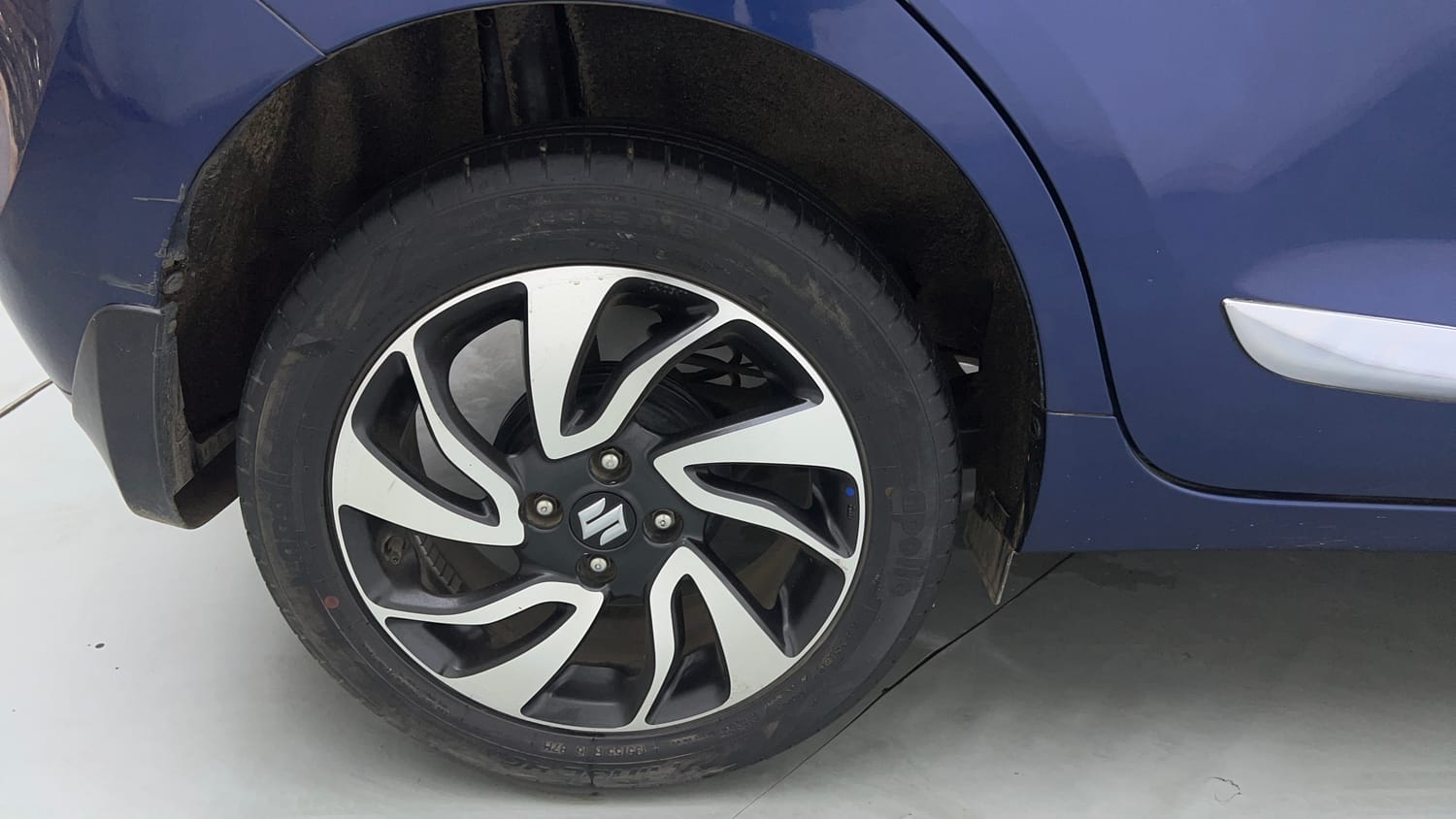 Used 2021 Maruti Suzuki Baleno Zeta Automatic Petrol Automatic tyres RIGHT REAR TYRE RIM VIEW