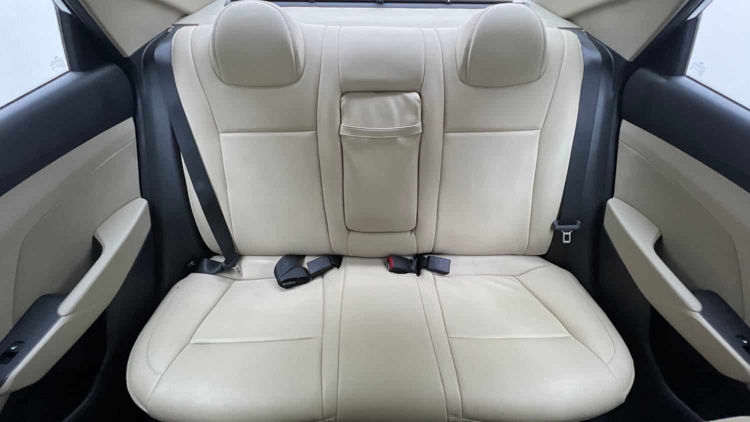 Used 2022 Hyundai Verna SX 1.5 MPi Petrol Manual interior REAR SEAT CONDITION VIEW