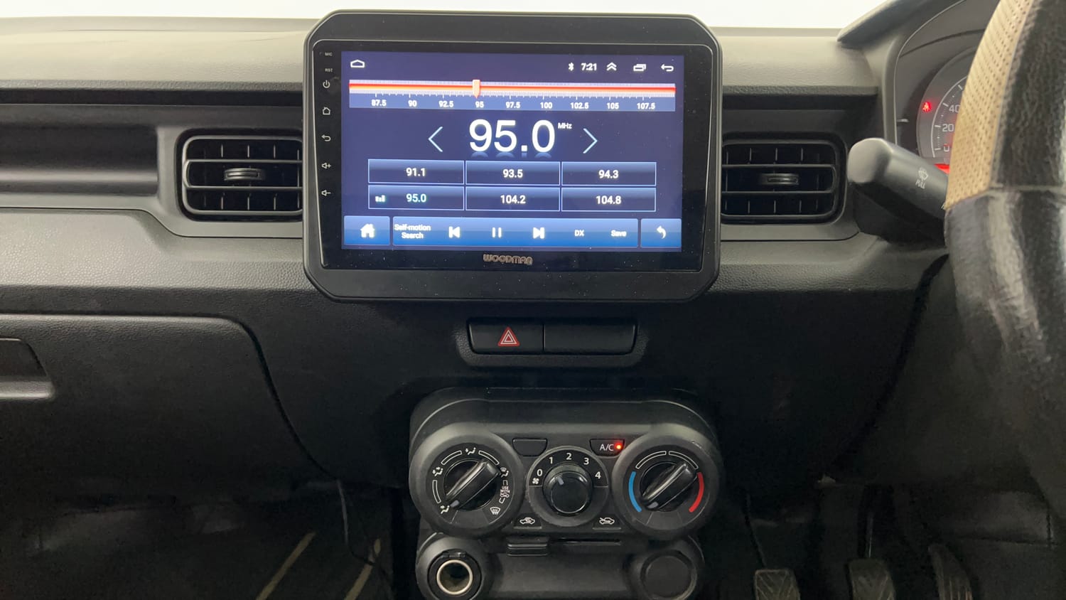 Used 2019 Maruti Suzuki Ignis Sigma 1.2 MT Petrol Manual interior MUSIC SYSTEM & AC CONTROL VIEW