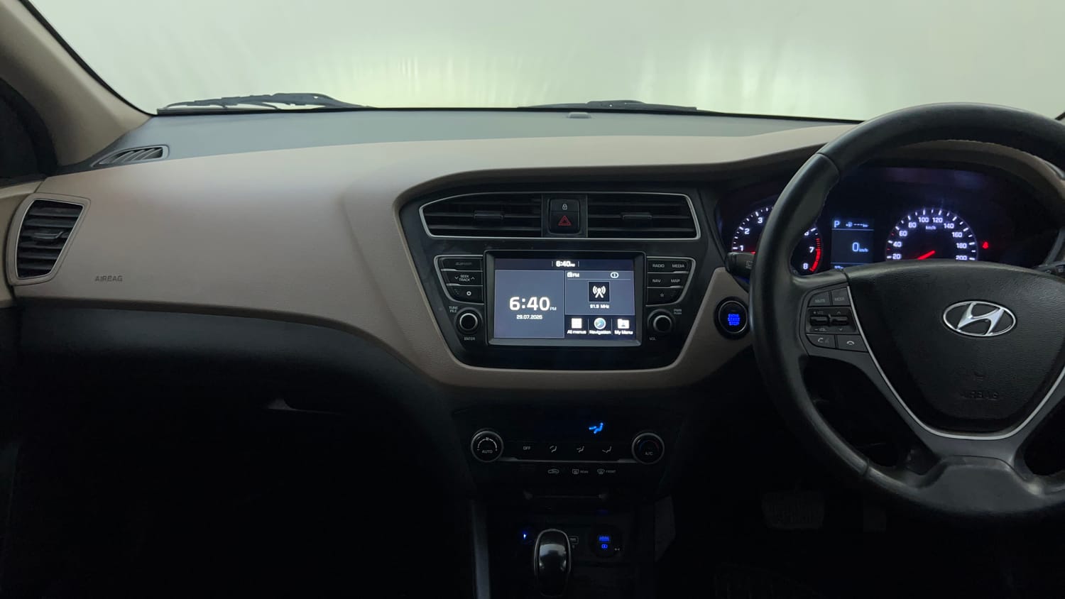 Used 2019 Hyundai Elite i20 Asta 1.2 AT Petrol Automatic interior MUSIC SYSTEM & AC CONTROL VIEW