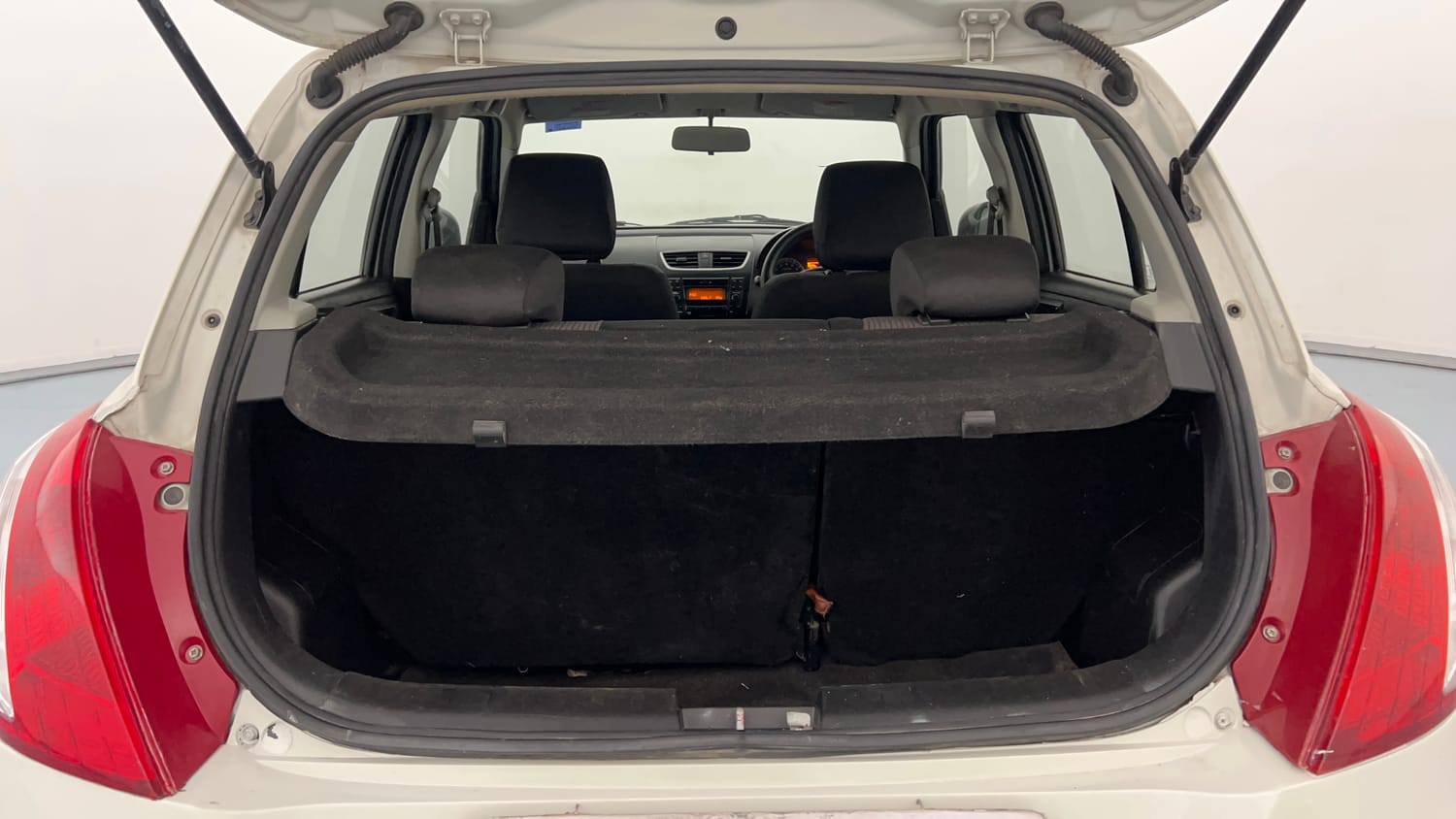 Used 2017 Maruti Suzuki Swift VXI (O) Petrol Manual interior DICKY INSIDE VIEW