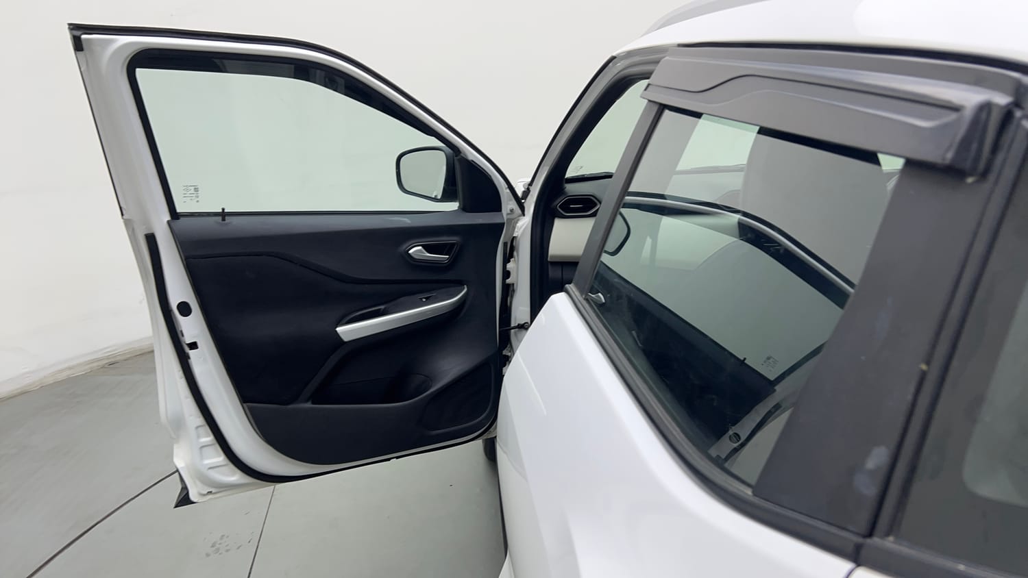 Used 2024 Nissan Magnite XL Petrol Manual interior LEFT FRONT DOOR OPEN VIEW