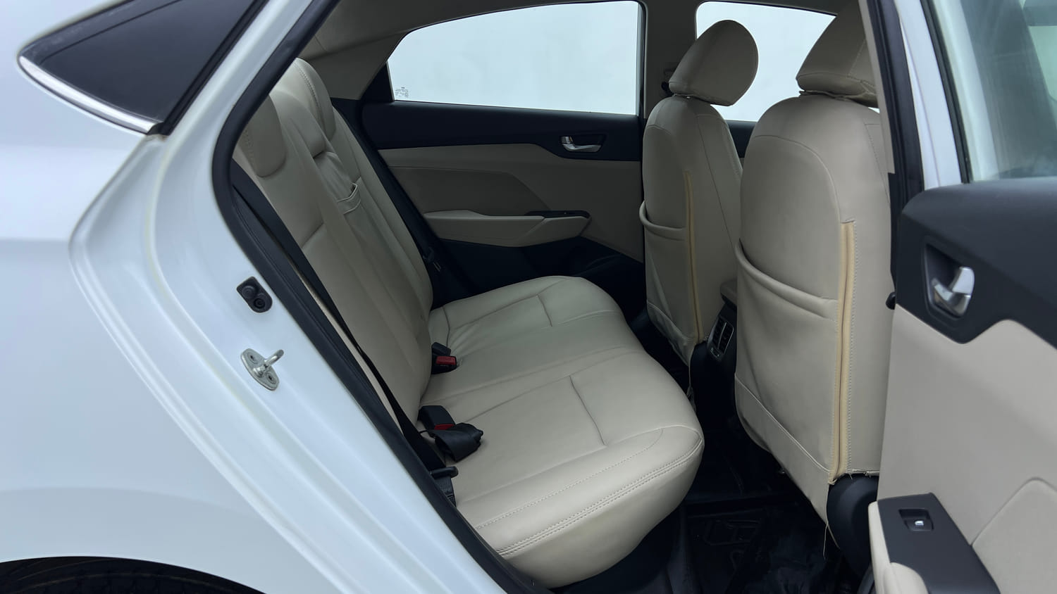 Used 2022 Hyundai Verna SX 1.5 MPi Petrol Manual interior RIGHT SIDE REAR DOOR CABIN VIEW