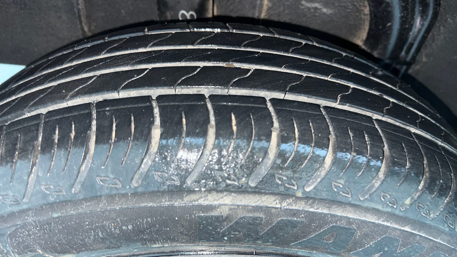 Used 2025 Renault Kiger RXE Petrol Manual tyres RIGHT REAR TYRE TREAD VIEW