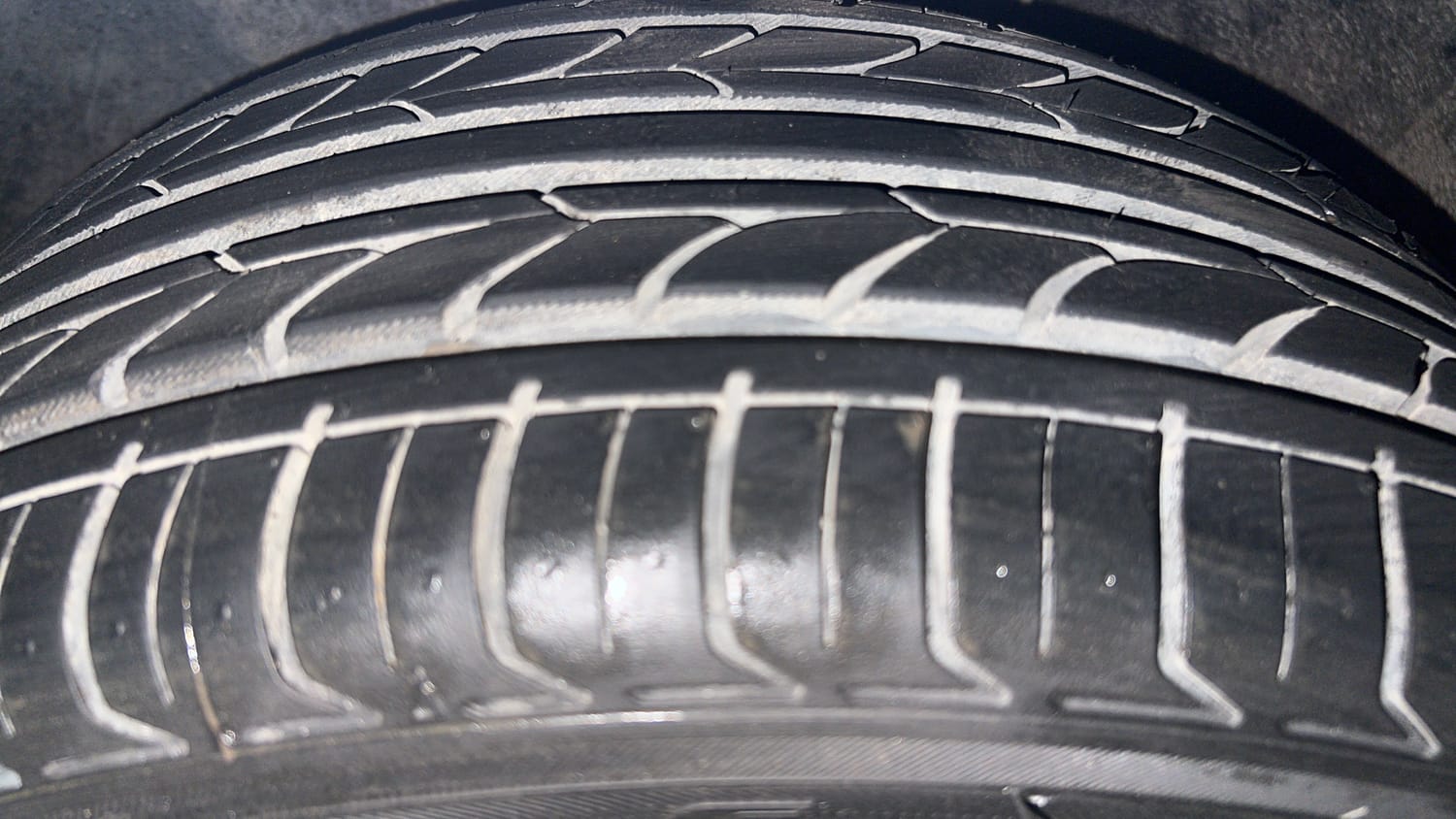 Used 2019 Hyundai Elite i20 Asta 1.2 AT Petrol Automatic tyres LEFT FRONT TYRE TREAD VIEW