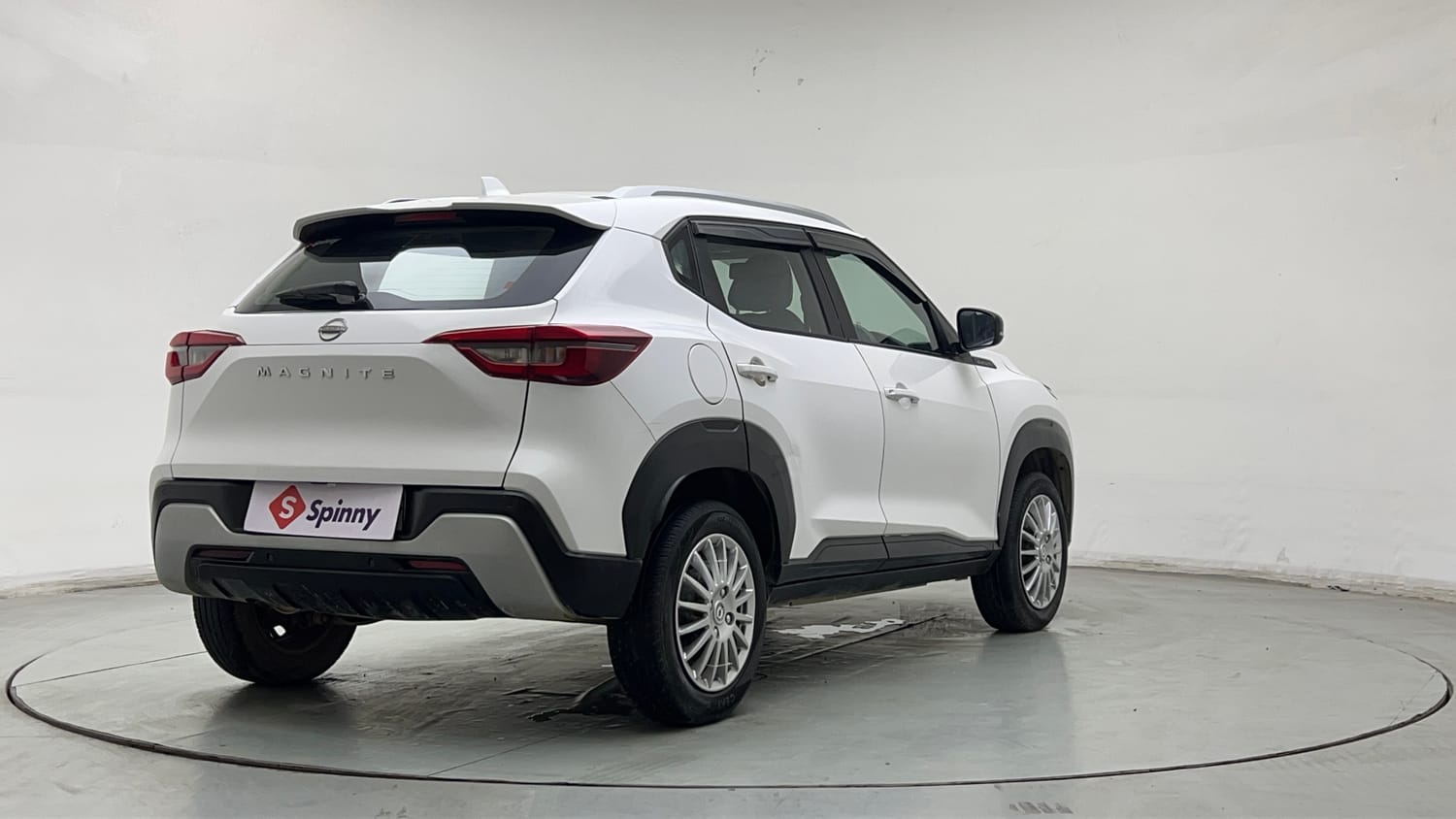 Used 2024 Nissan Magnite XL Petrol Manual exterior RIGHT REAR CORNER VIEW
