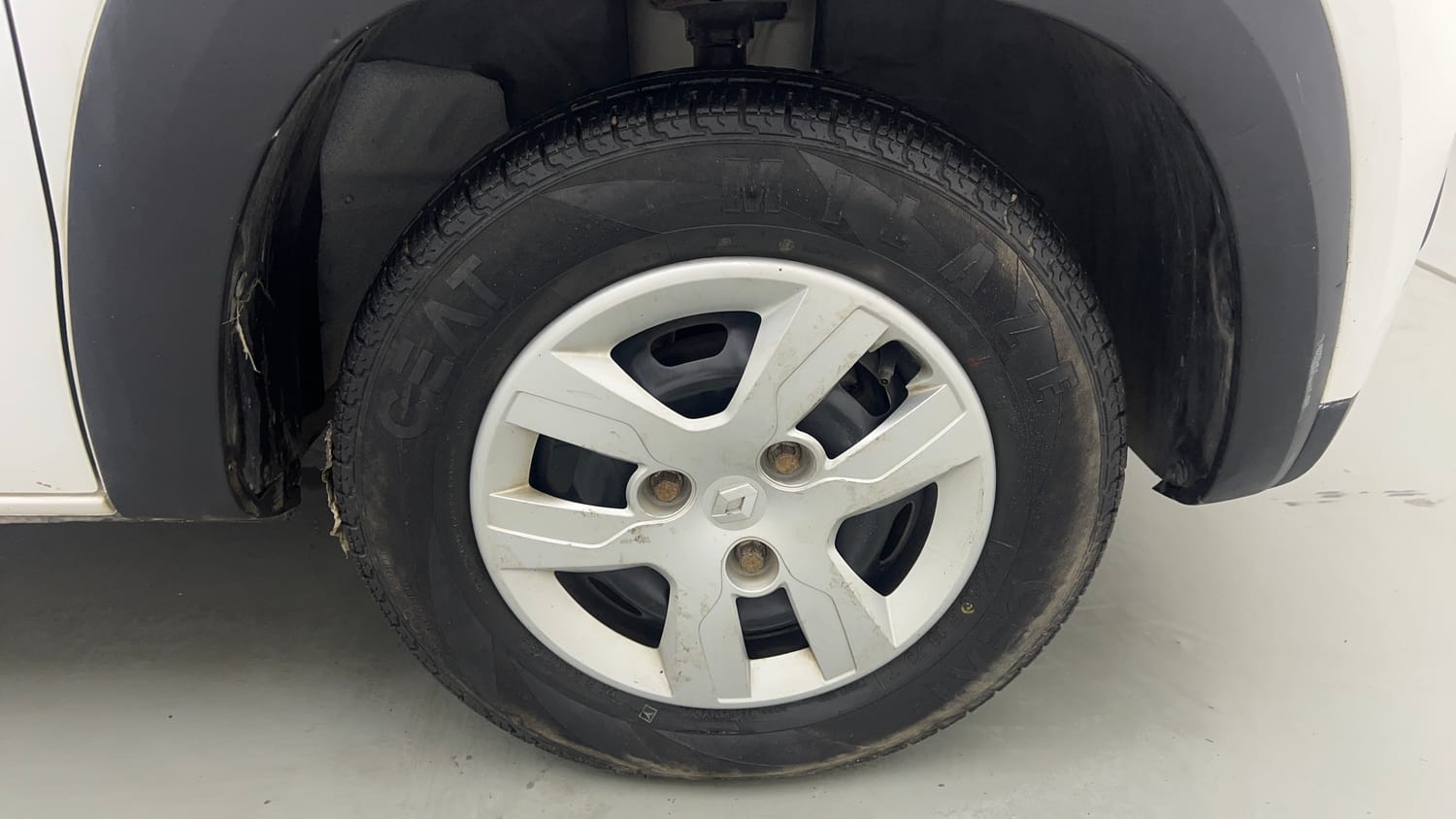 Used 2019 Renault Kwid RXL Petrol Manual tyres RIGHT FRONT TYRE RIM VIEW