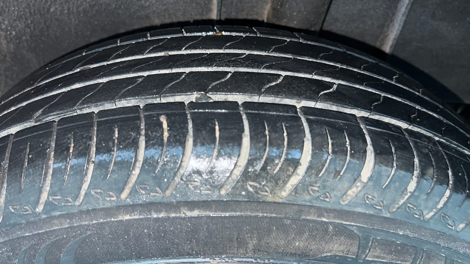 Used 2025 Renault Kiger RXE Petrol Manual tyres LEFT REAR TYRE TREAD VIEW