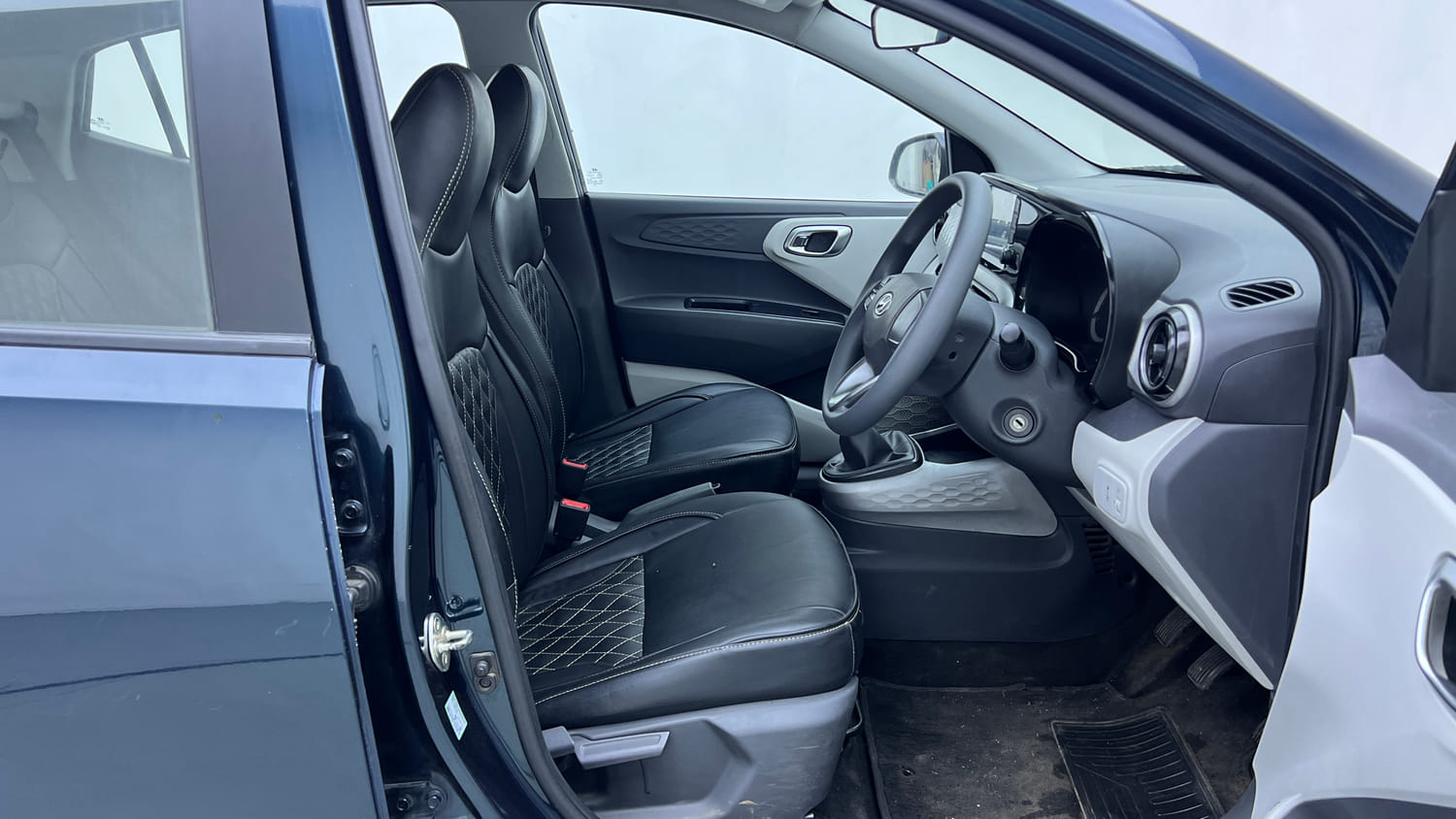 Used 2022 Hyundai Grand i10 Nios Sportz 1.2 Kappa VTVT CNG Cng Manual interior RIGHT SIDE FRONT DOOR CABIN VIEW