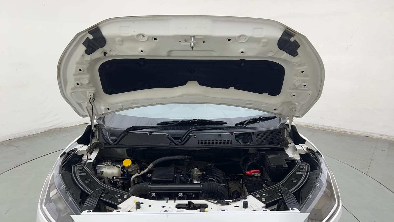 Used 2024 Nissan Magnite XL Petrol Manual engine ENGINE & BONNET OPEN FRONT VIEW