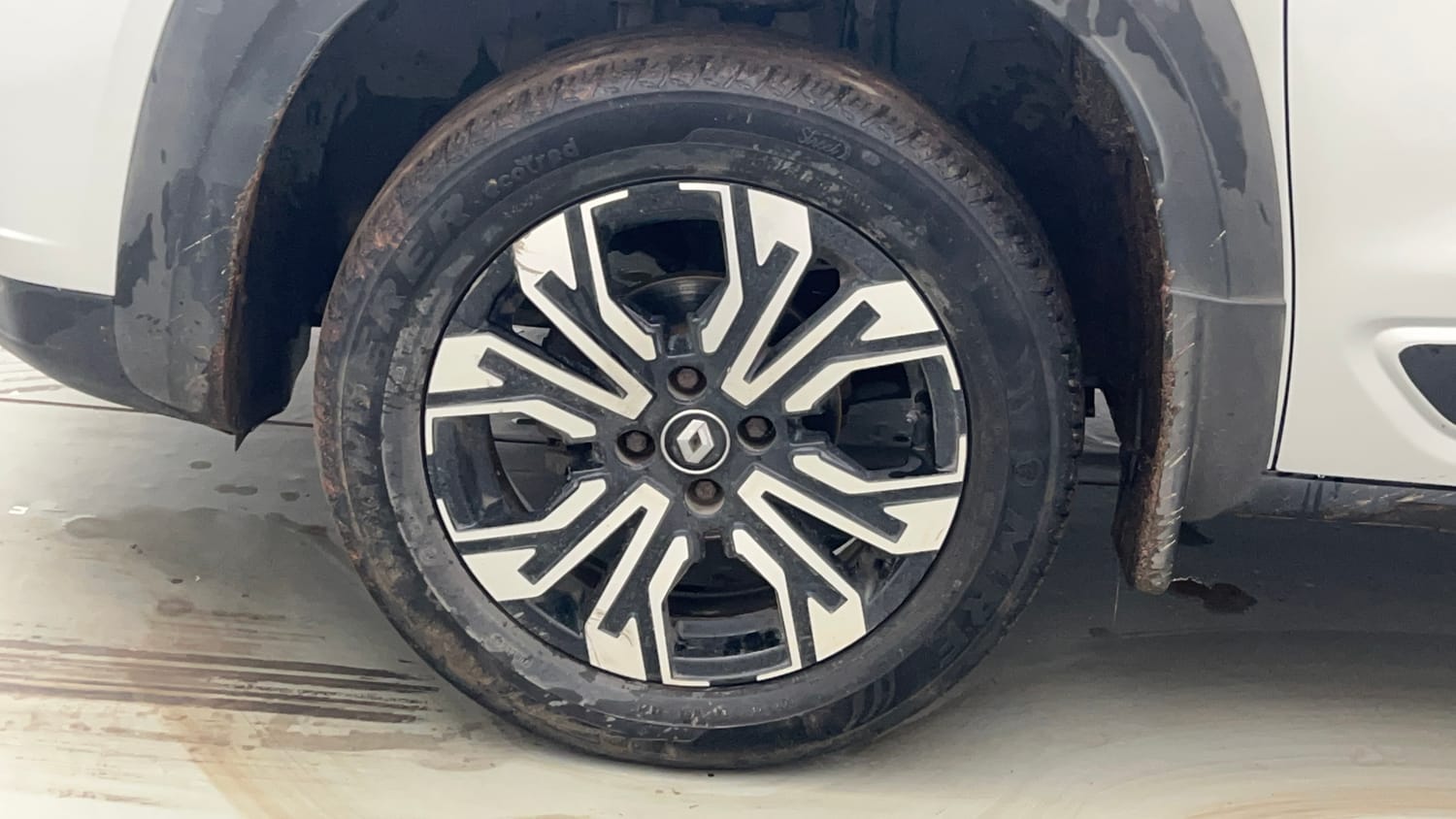 Used 2022 Renault Kiger RXZ AMT Petrol Automatic tyres LEFT FRONT TYRE RIM VIEW