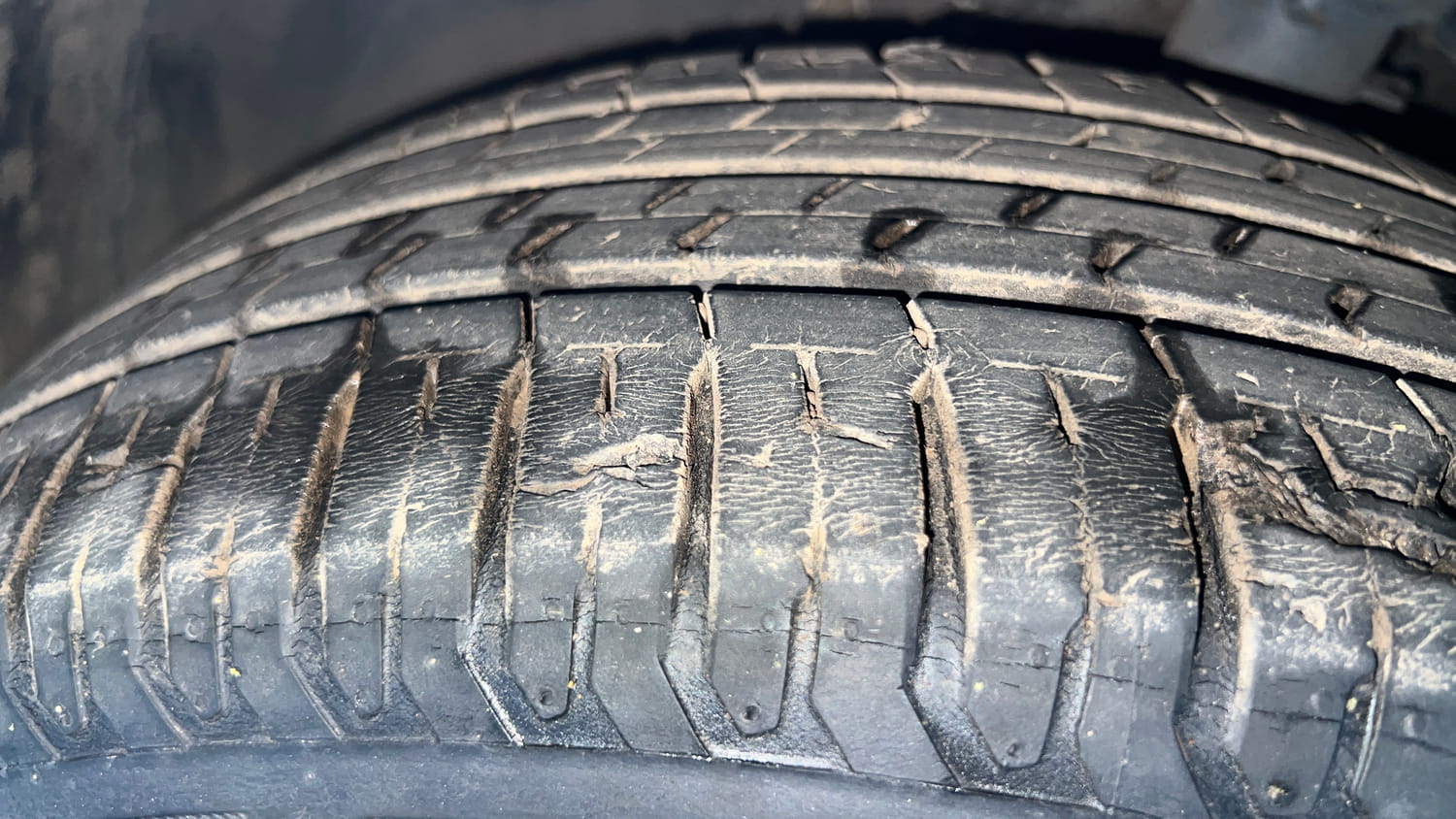 Used 2022 Hyundai Verna SX 1.5 MPi Petrol Manual tyres LEFT FRONT TYRE TREAD VIEW