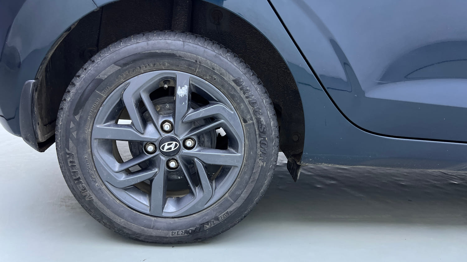 Used 2022 Hyundai Grand i10 Nios Sportz 1.2 Kappa VTVT CNG Cng Manual tyres RIGHT REAR TYRE RIM VIEW
