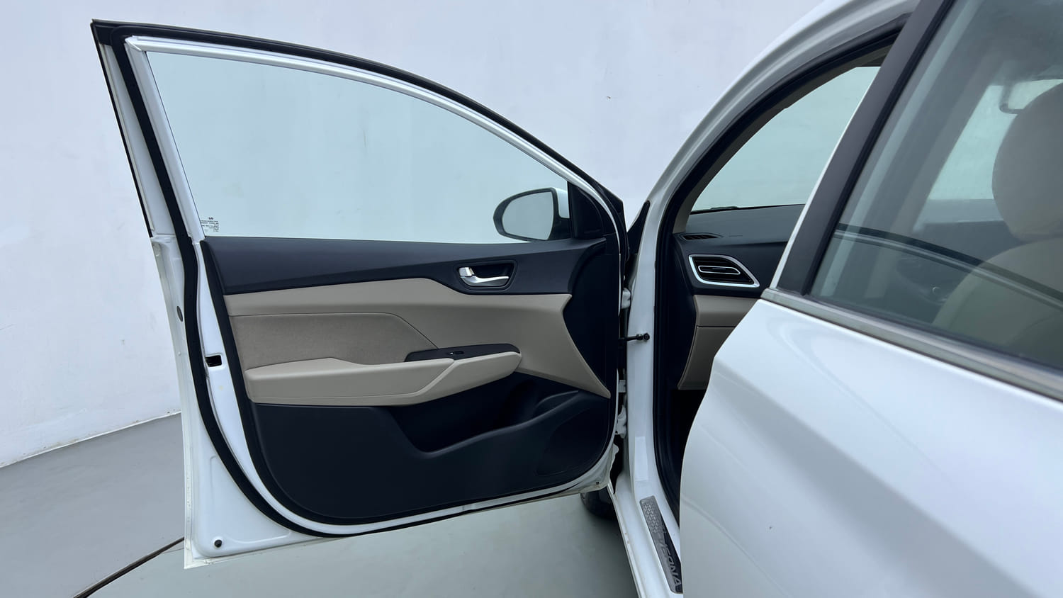 Used 2022 Hyundai Verna SX 1.5 MPi Petrol Manual interior LEFT FRONT DOOR OPEN VIEW