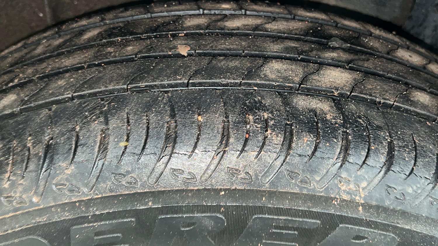 Used 2022 Renault Kiger RXZ AMT Petrol Automatic tyres RIGHT REAR TYRE TREAD VIEW