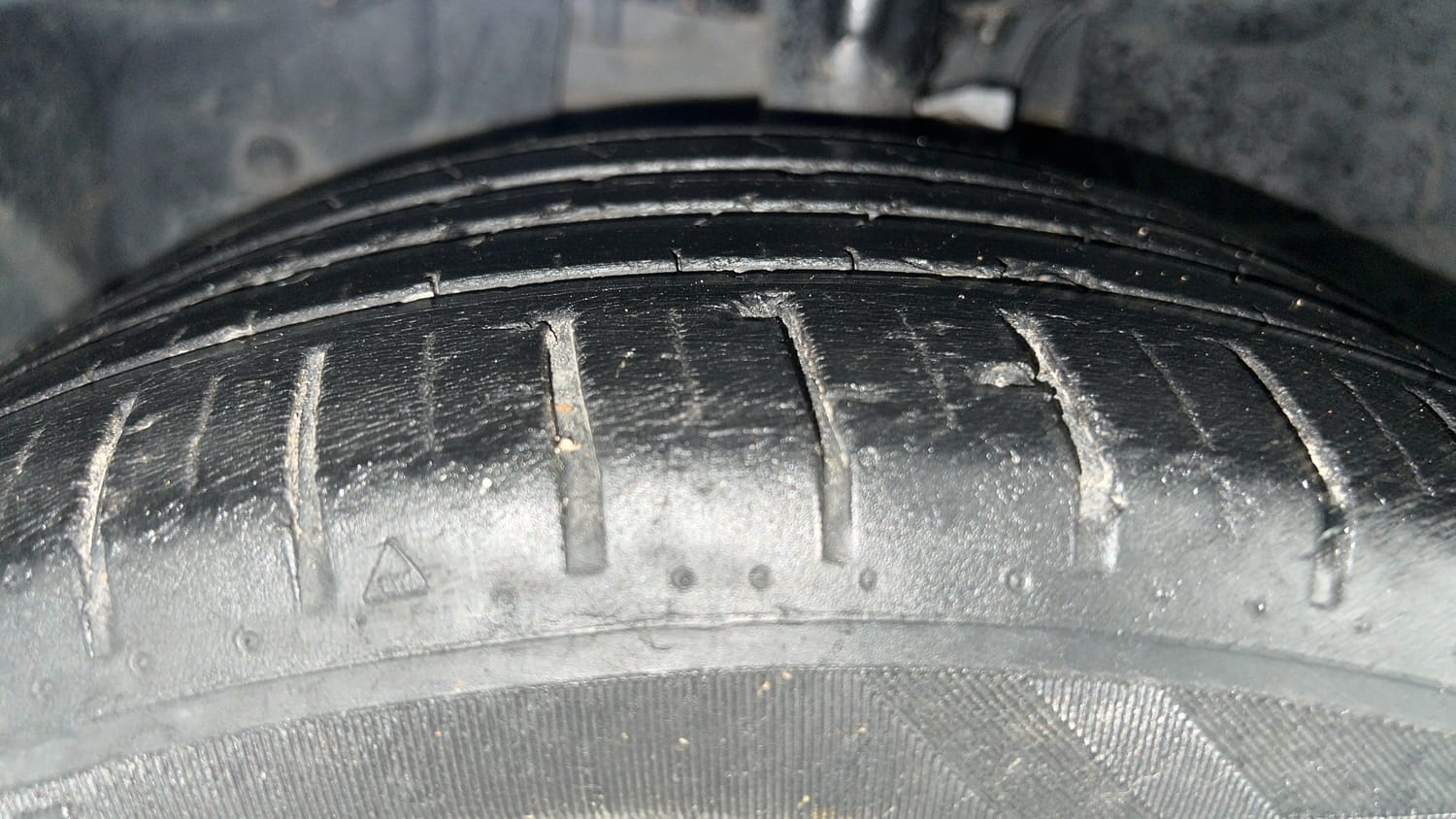 Used 2021 Ford Figo Aspire Titanium Plus 1.2 Ti-VCT Petrol Manual tyres LEFT FRONT TYRE TREAD VIEW