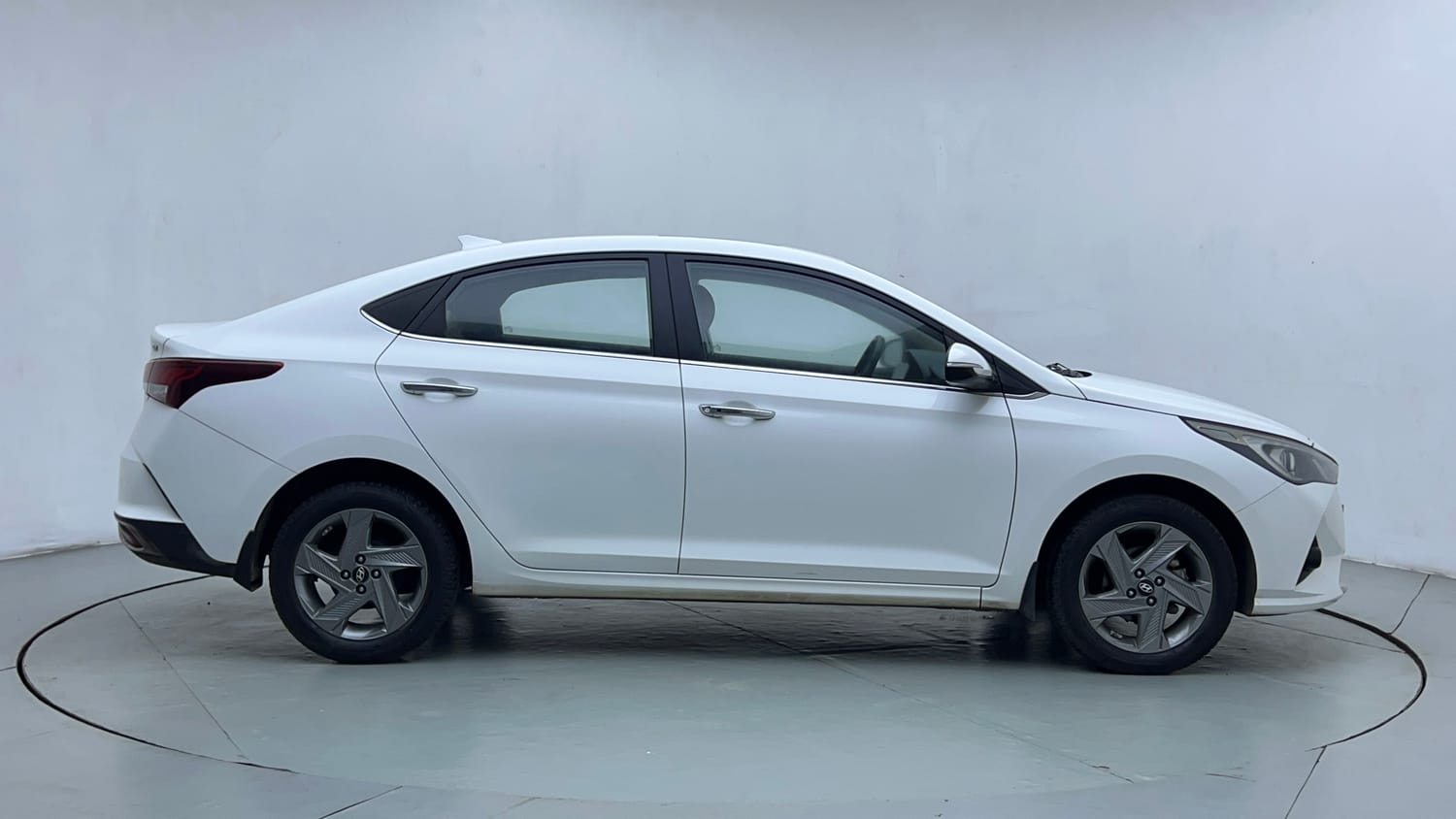 Used 2022 Hyundai Verna SX 1.5 MPi Petrol Manual exterior RIGHT SIDE VIEW