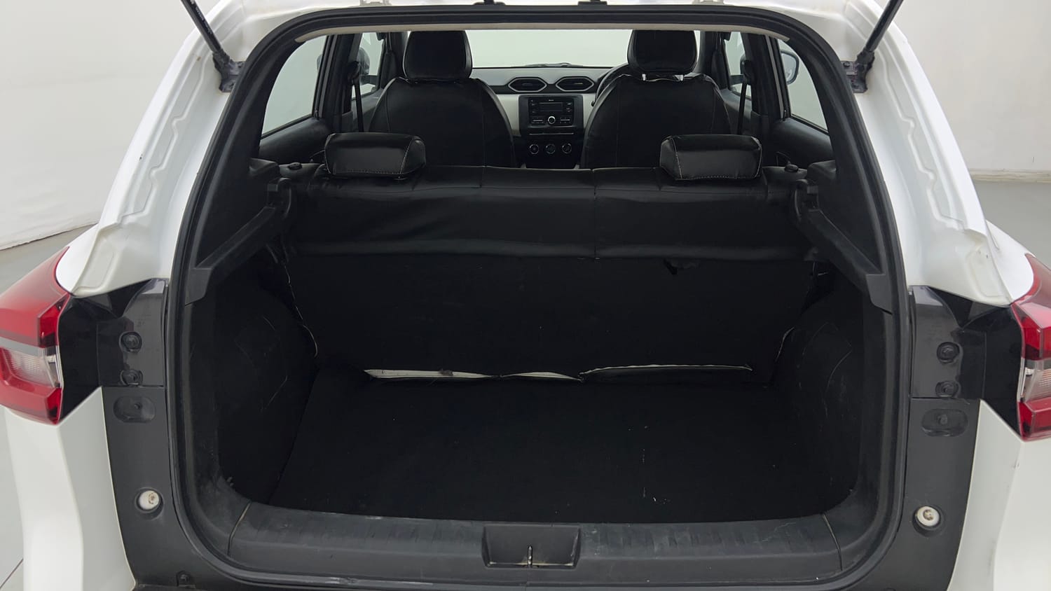Used 2024 Nissan Magnite XL Petrol Manual interior DICKY INSIDE VIEW
