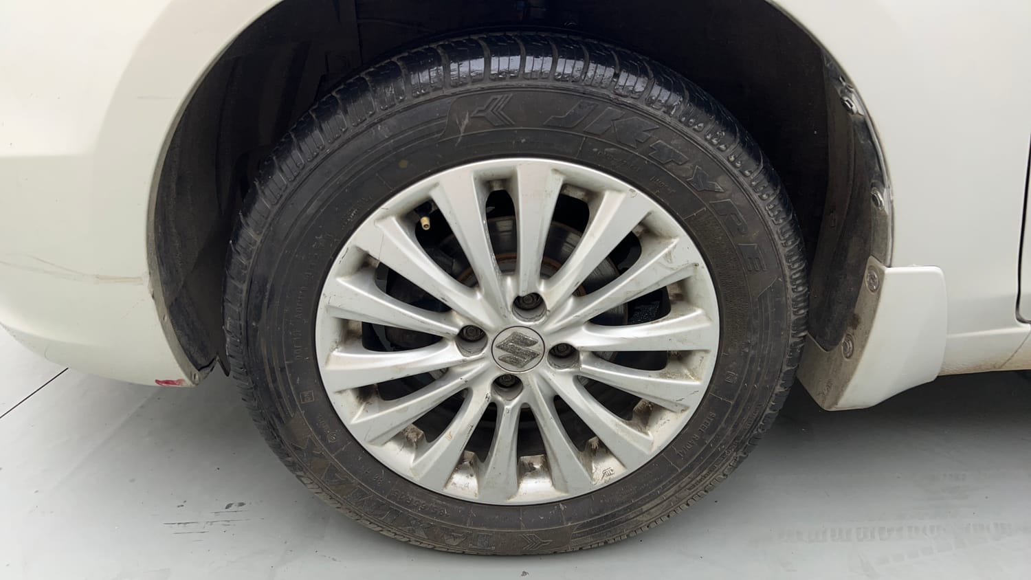 Used 2018 Maruti Suzuki Ciaz Sigma 1.4 MT Petrol Manual tyres LEFT FRONT TYRE RIM VIEW