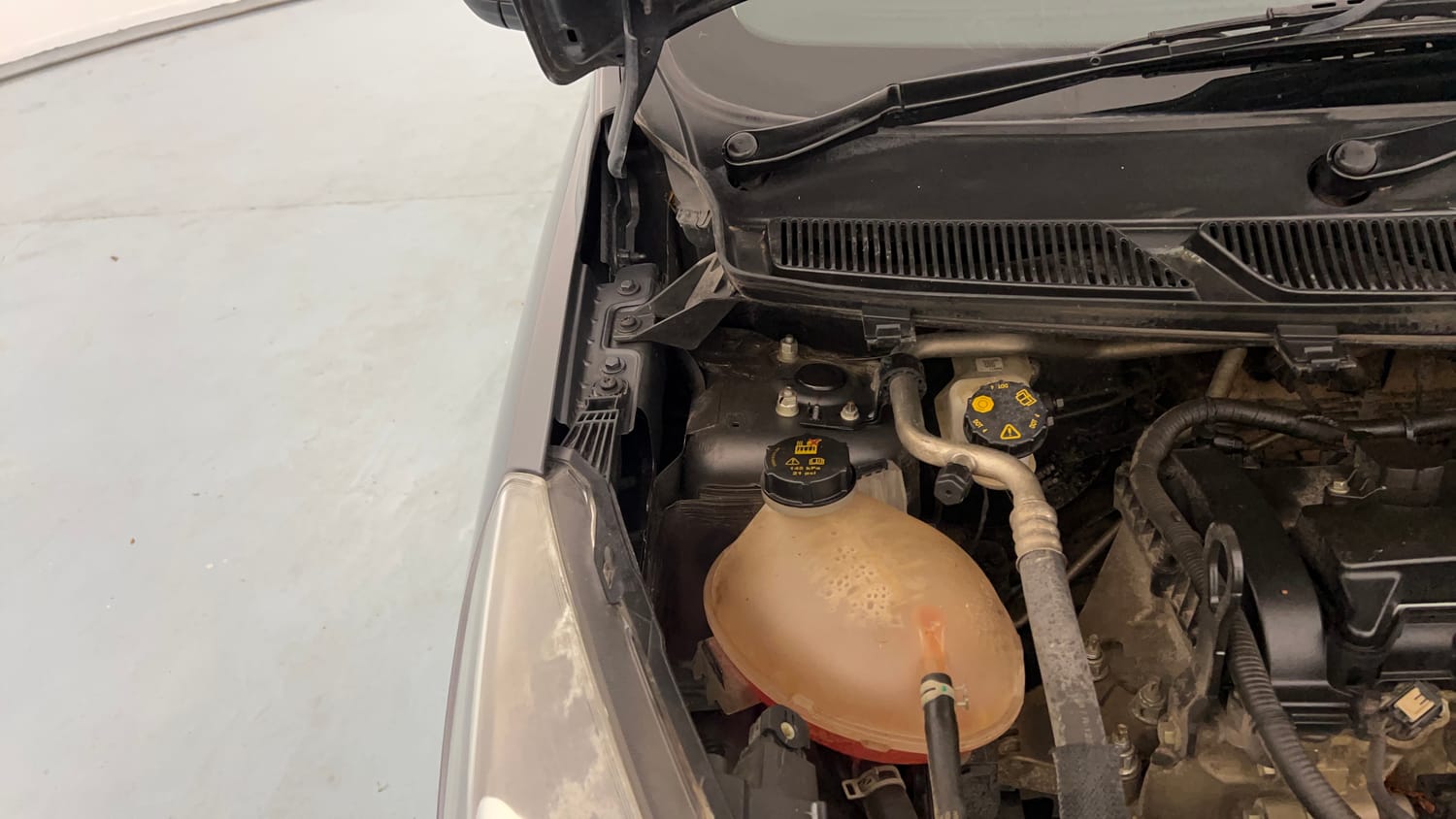 Used 2021 Ford Figo Aspire Titanium Plus 1.2 Ti-VCT Petrol Manual engine ENGINE RIGHT SIDE HINGE & APRON VIEW