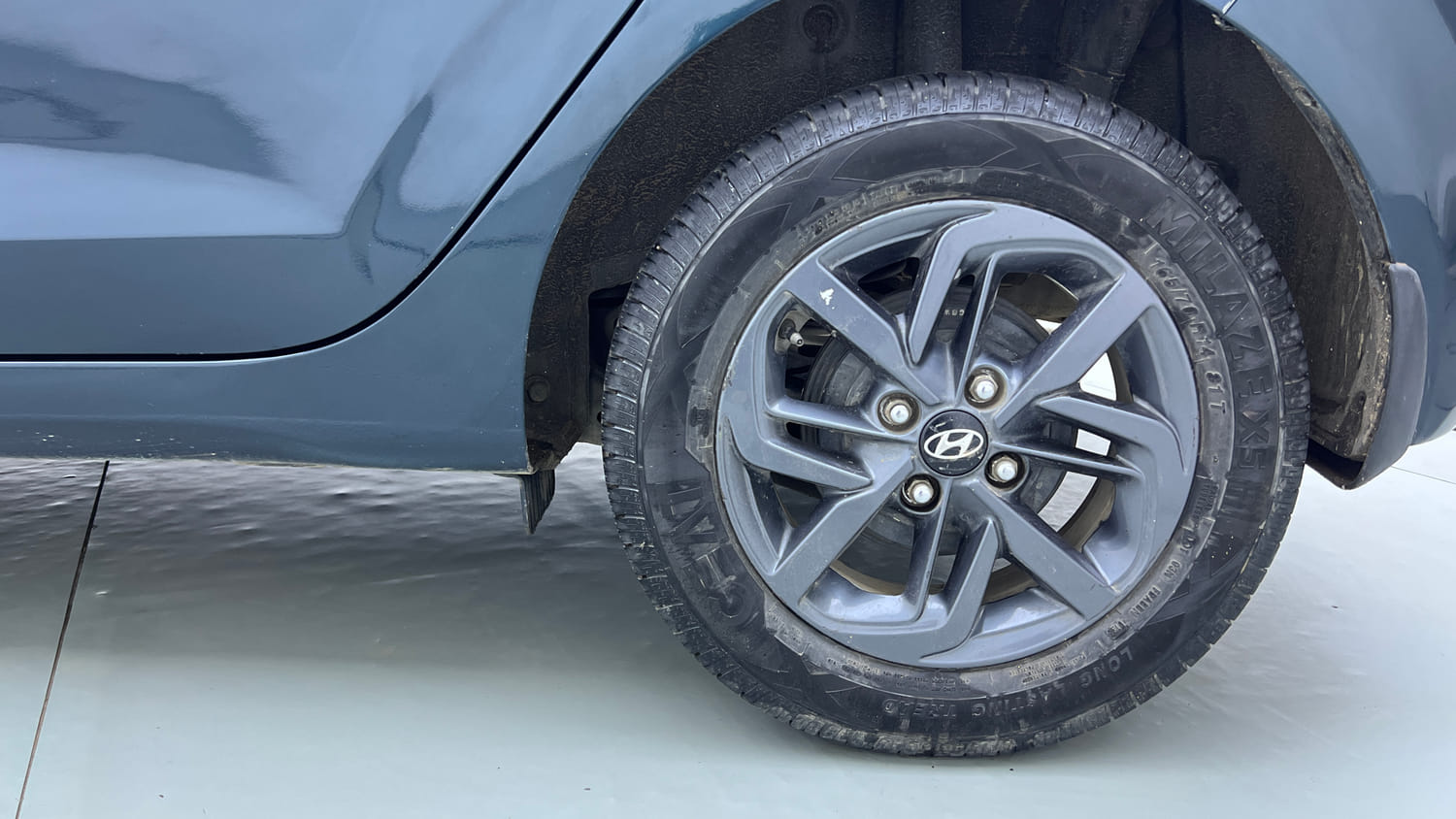 Used 2022 Hyundai Grand i10 Nios Sportz 1.2 Kappa VTVT CNG Cng Manual tyres LEFT REAR TYRE RIM VIEW