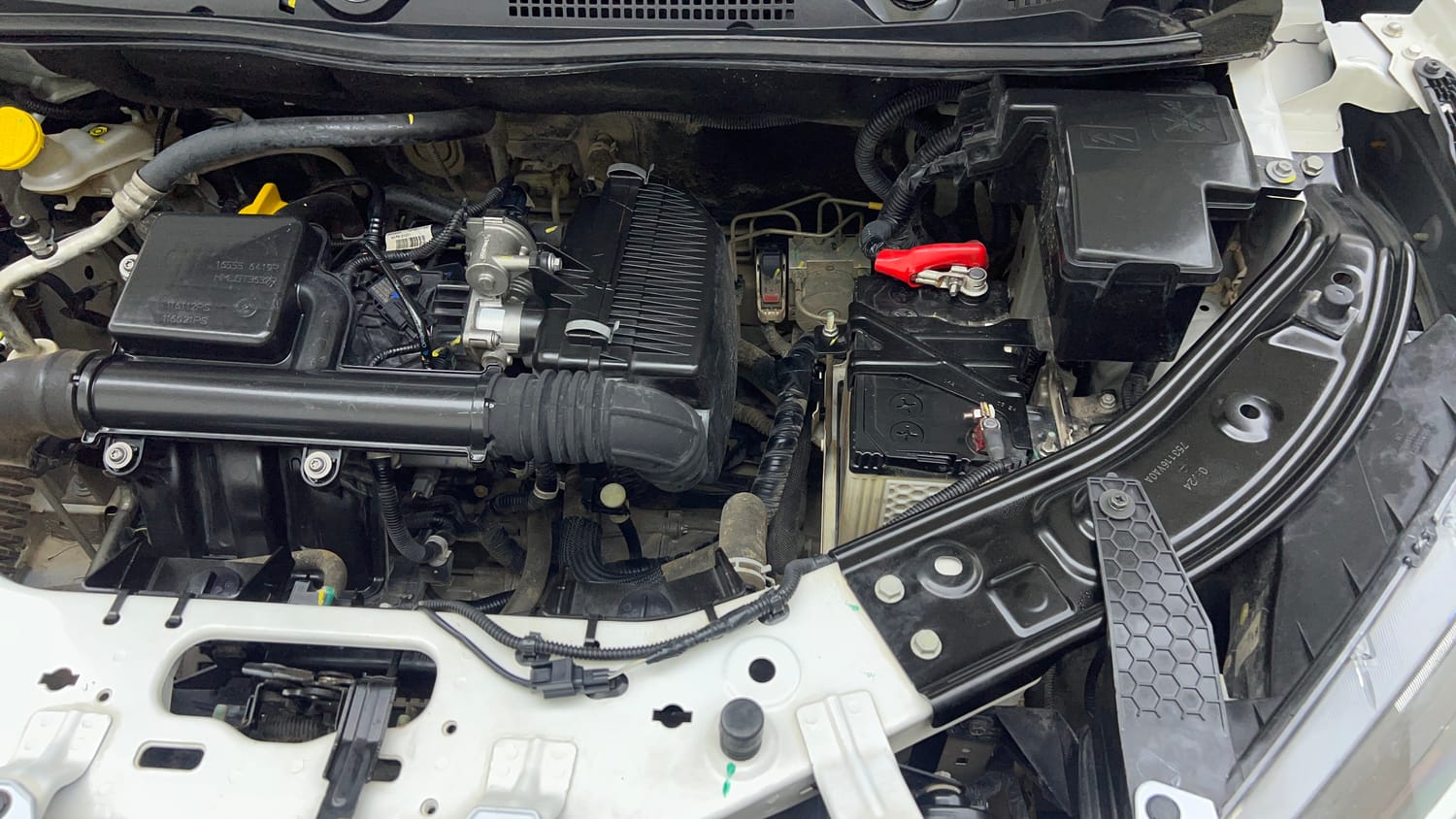 Used 2024 Nissan Magnite XL Petrol Manual engine ENGINE LEFT SIDE VIEW