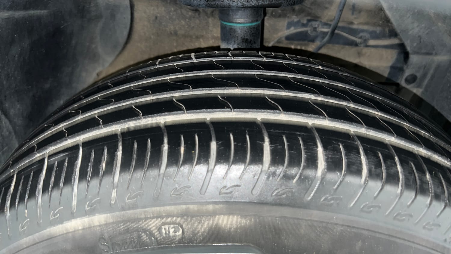 Used 2025 Maruti Suzuki Brezza Zxi Plus AT Dual Tone Petrol Automatic tyres RIGHT FRONT TYRE TREAD VIEW