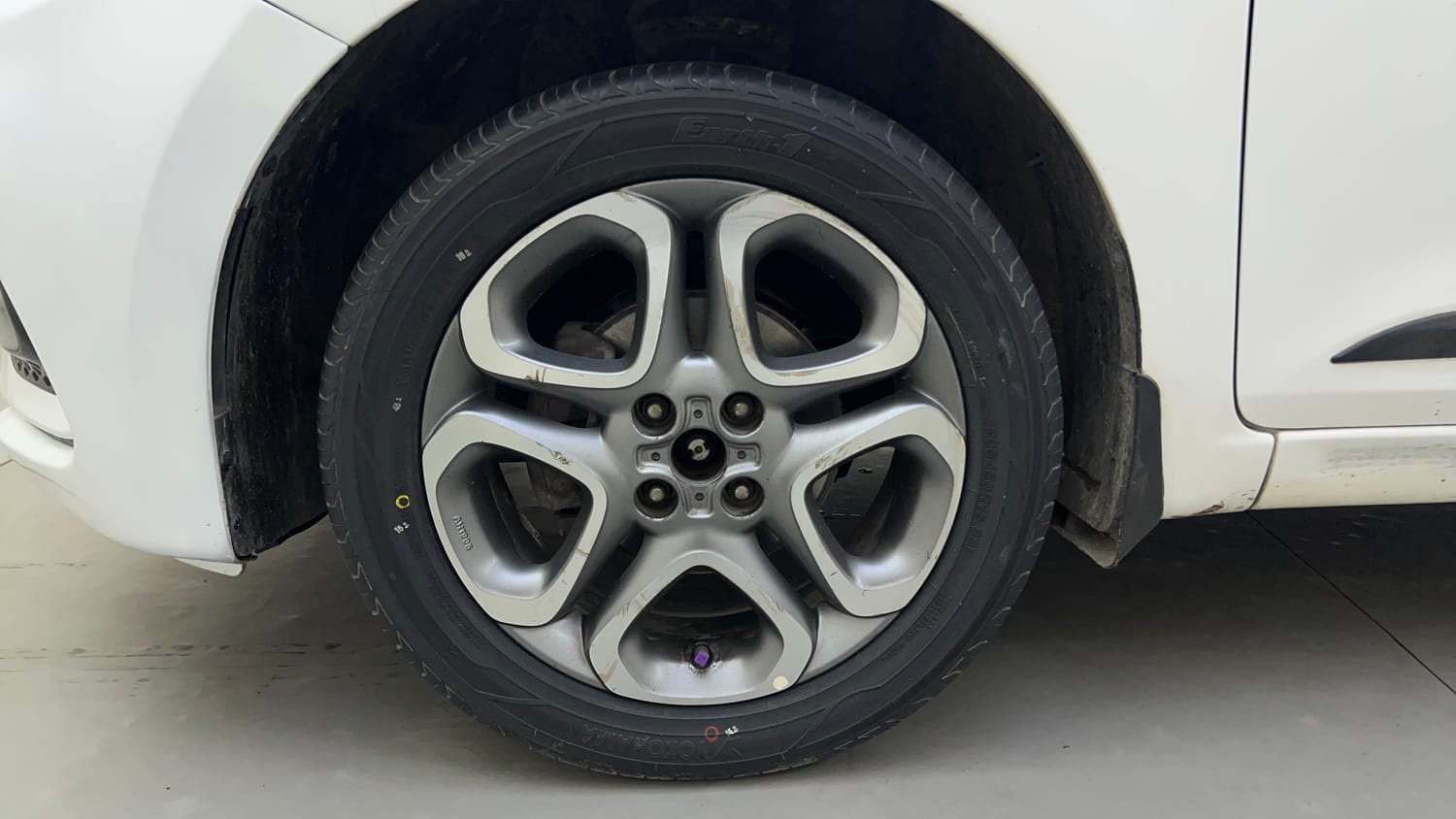 Used 2019 Hyundai Elite i20 Asta 1.2 AT Petrol Automatic tyres LEFT FRONT TYRE RIM VIEW