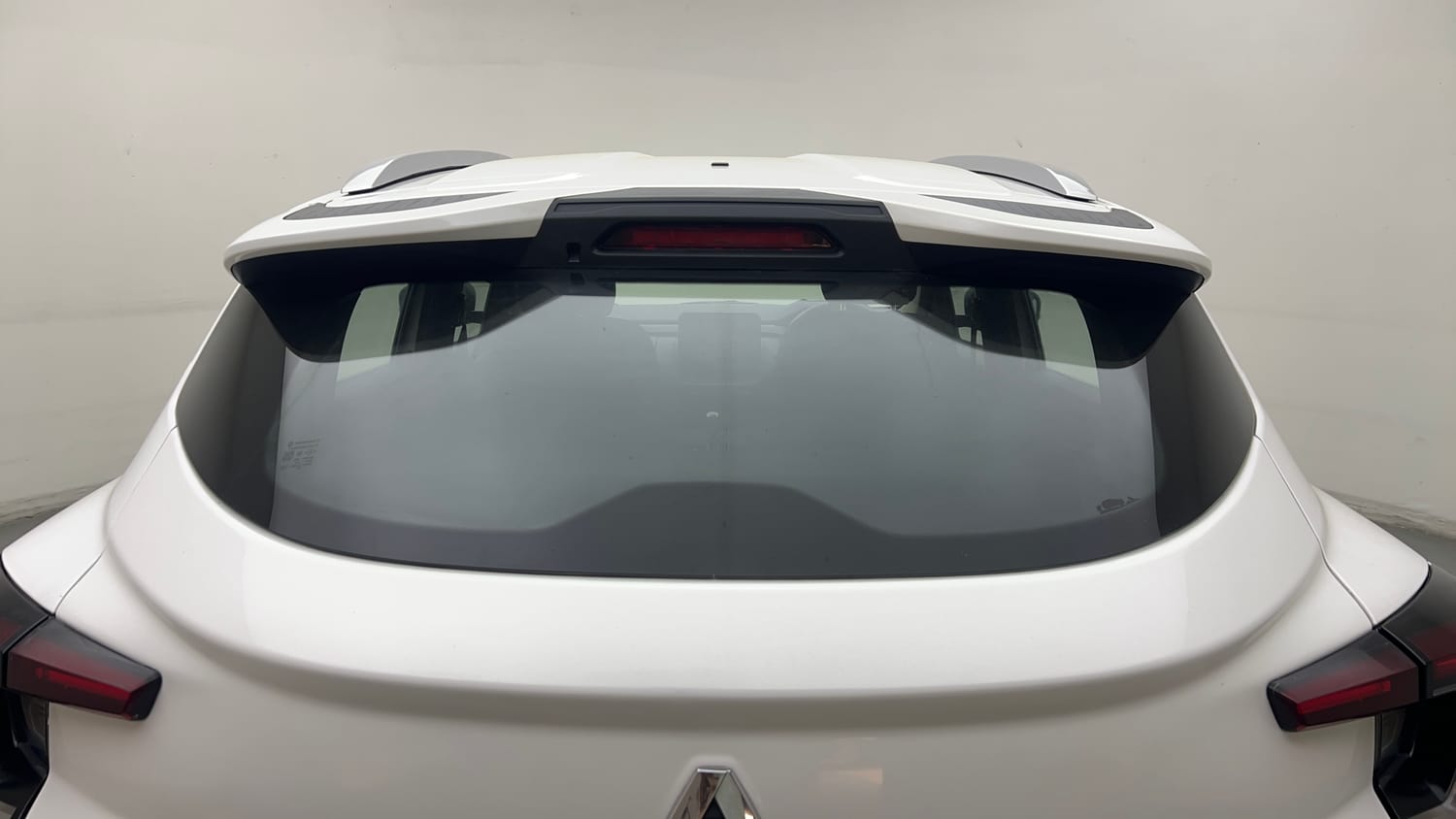 Used 2025 Renault Kiger RXE Petrol Manual exterior BACK WINDSHIELD VIEW