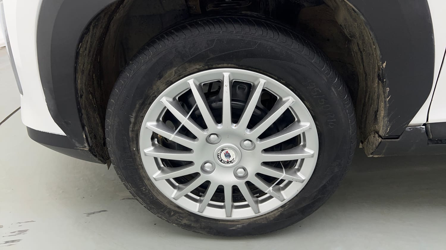 Used 2024 Nissan Magnite XL Petrol Manual tyres LEFT FRONT TYRE RIM VIEW
