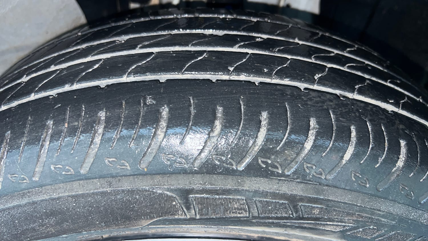 Used 2025 Renault Kiger RXE Petrol Manual tyres RIGHT FRONT TYRE TREAD VIEW
