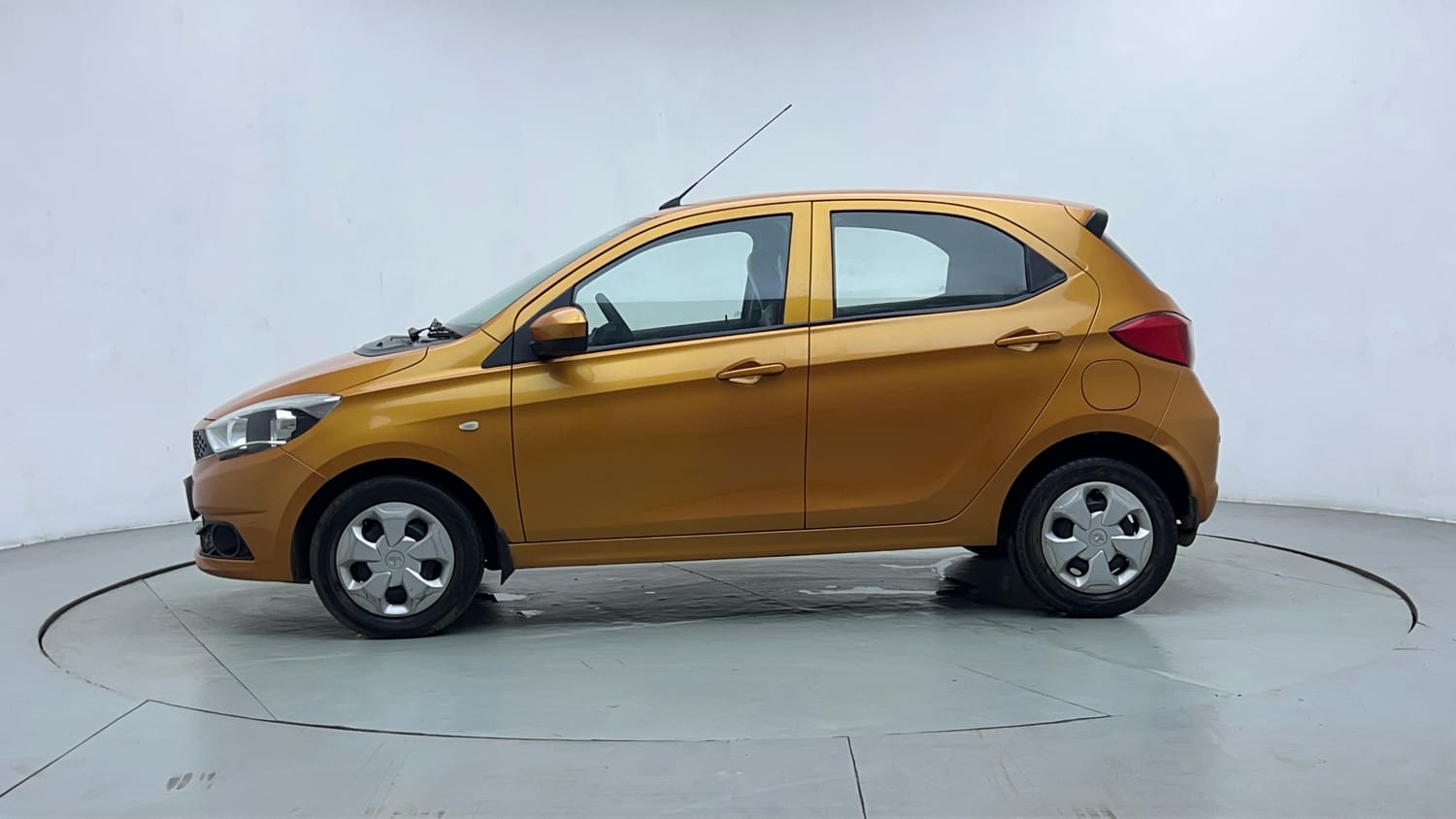Used 2018 Tata Tiago Revotorq XT Diesel Manual exterior LEFT SIDE VIEW