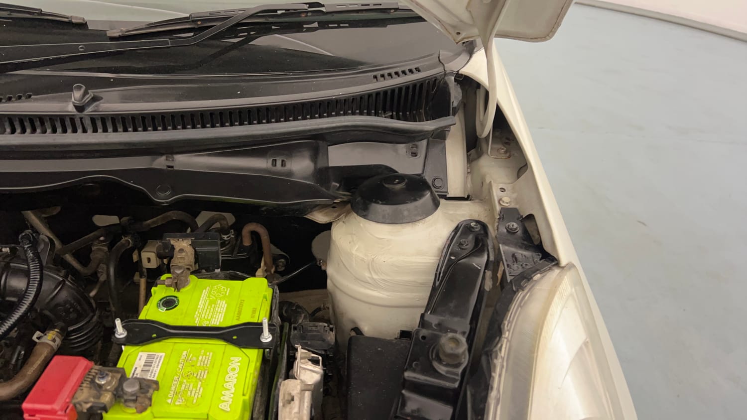 Used 2017 Maruti Suzuki Swift VXI (O) Petrol Manual engine ENGINE LEFT SIDE HINGE & APRON VIEW