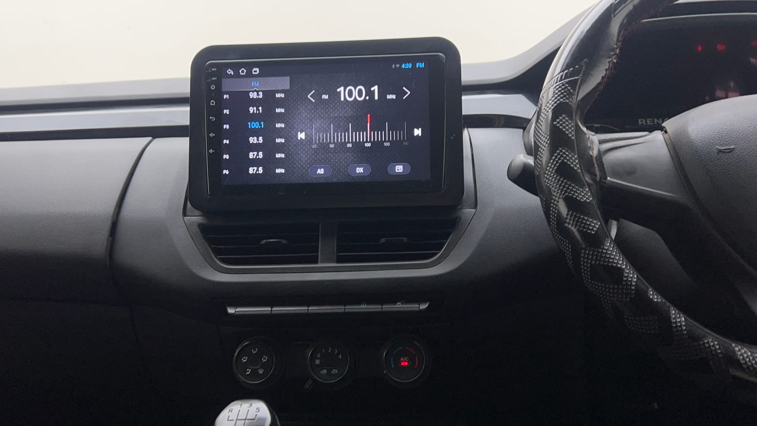 Used 2025 Renault Kiger RXE Petrol Manual interior MUSIC SYSTEM & AC CONTROL VIEW