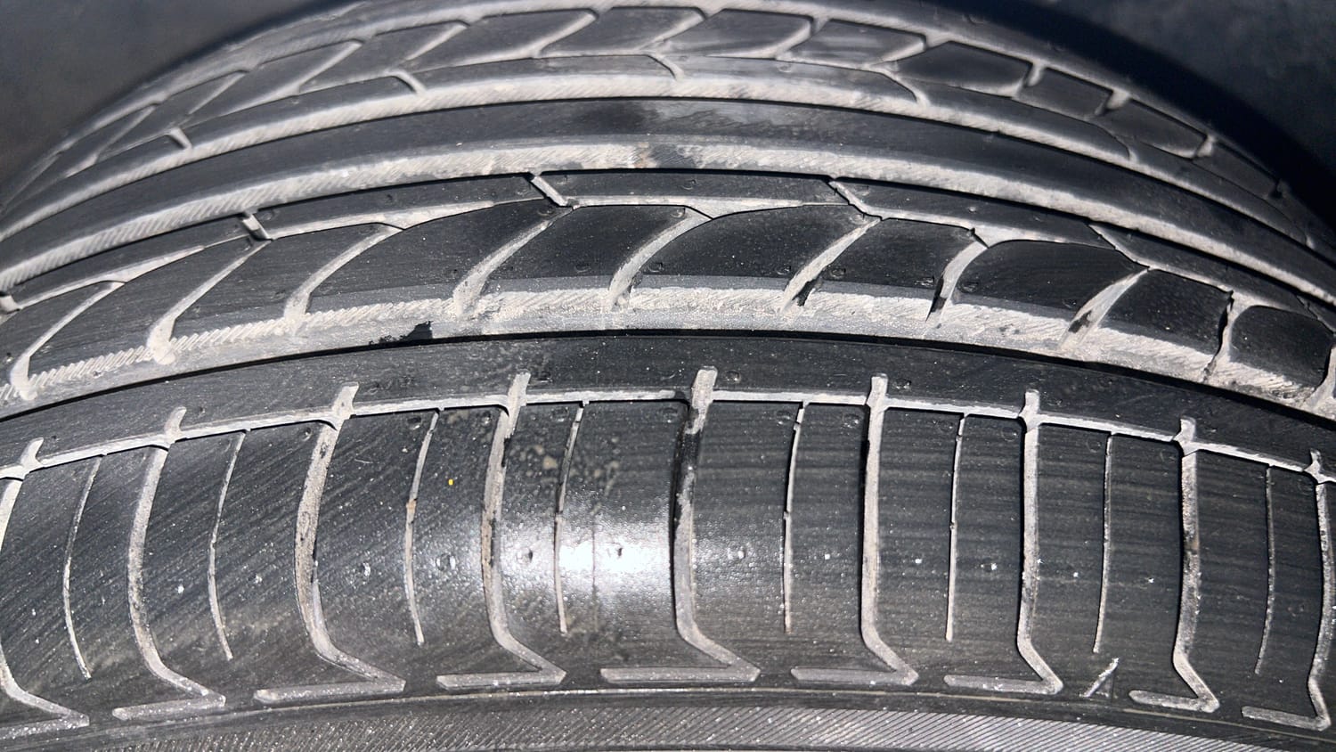 Used 2019 Hyundai Elite i20 Asta 1.2 AT Petrol Automatic tyres RIGHT FRONT TYRE TREAD VIEW