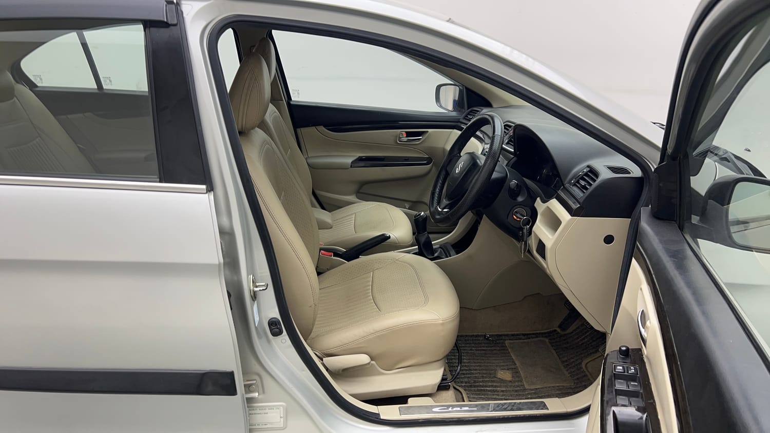 Used 2018 Maruti Suzuki Ciaz Sigma 1.4 MT Petrol Manual interior RIGHT SIDE FRONT DOOR CABIN VIEW