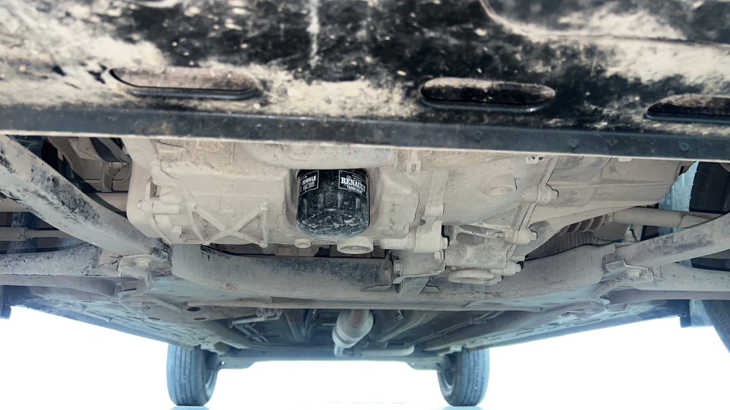 Used 2025 Renault Kiger RXE Petrol Manual extra FRONT LEFT UNDERBODY VIEW