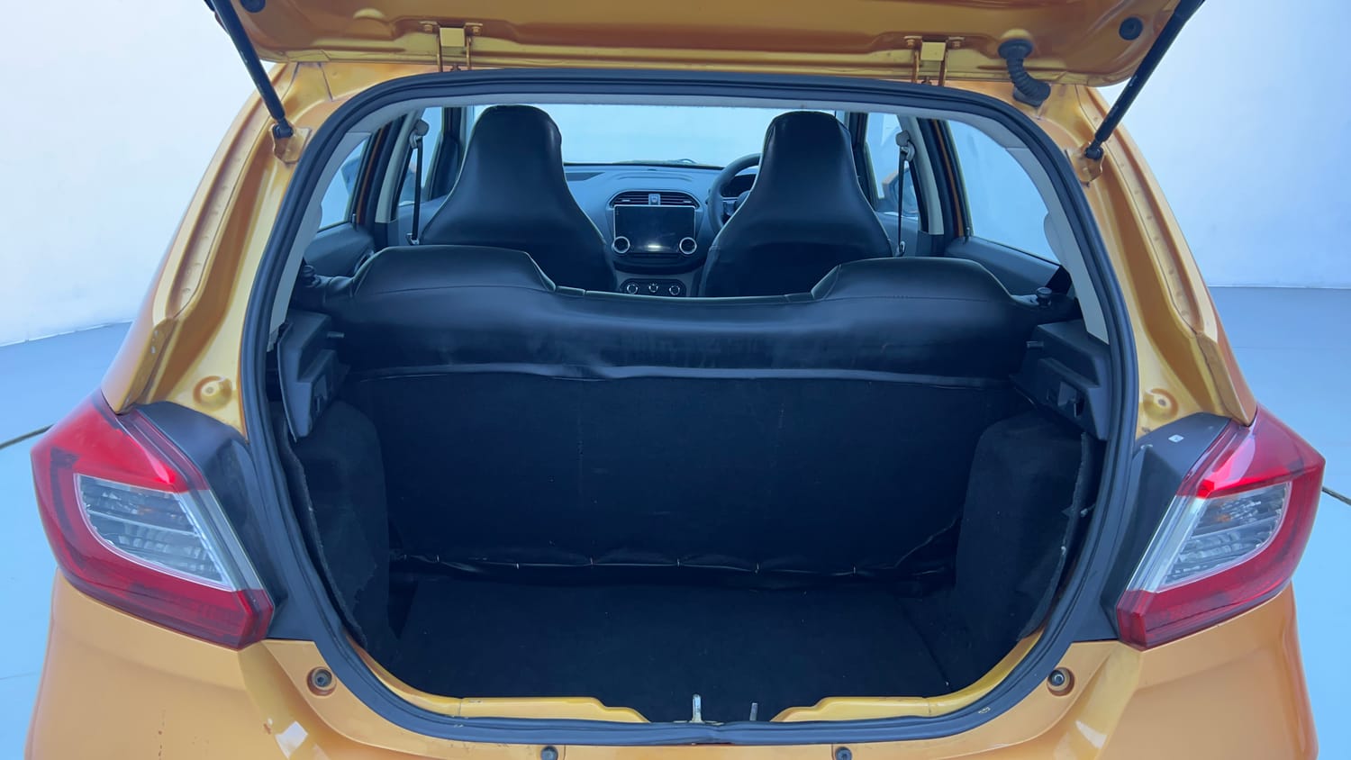 Used 2018 Tata Tiago Revotorq XT Diesel Manual interior DICKY INSIDE VIEW
