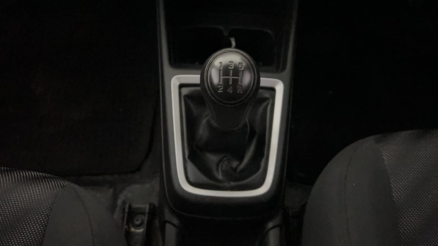 Used 2020 Maruti Suzuki Swift LXi Petrol Manual interior GEAR  KNOB VIEW