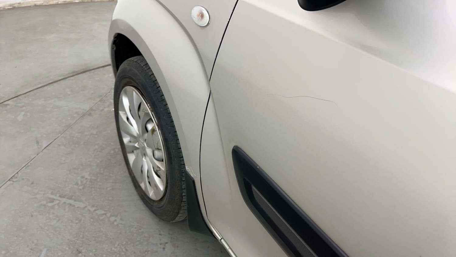 Used 2019 Maruti Suzuki Ignis Sigma 1.2 MT Petrol Manual dents MINOR SCRATCH