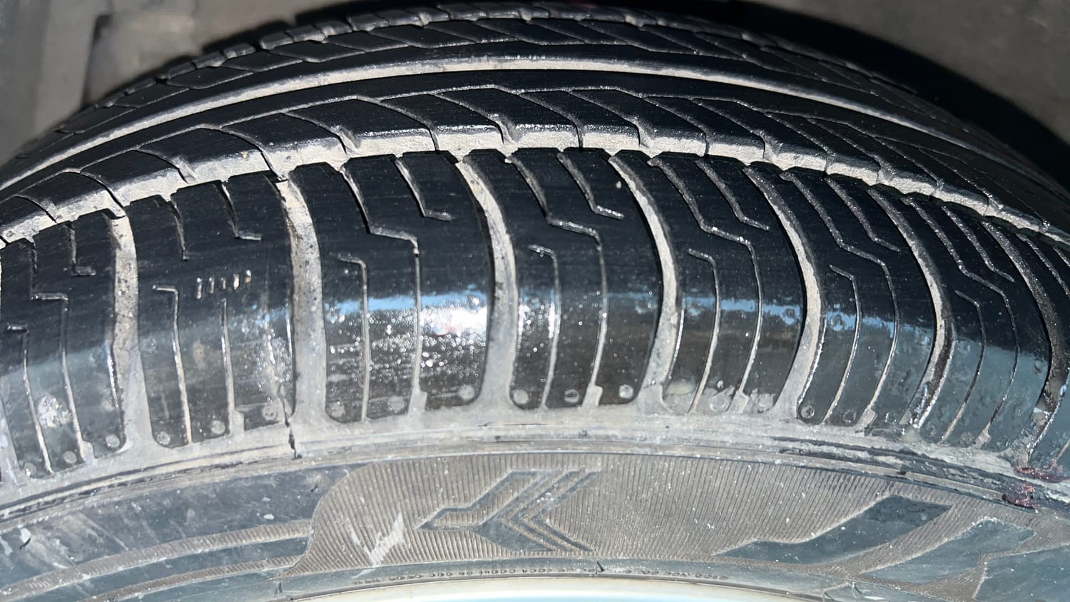 Used 2018 Maruti Suzuki Ciaz Sigma 1.4 MT Petrol Manual tyres LEFT FRONT TYRE TREAD VIEW