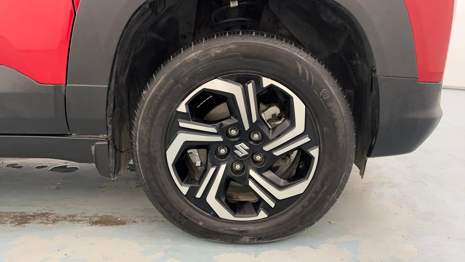 Used 2025 Maruti Suzuki Brezza Zxi Plus AT Dual Tone Petrol Automatic tyres RIGHT FRONT TYRE RIM VIEW