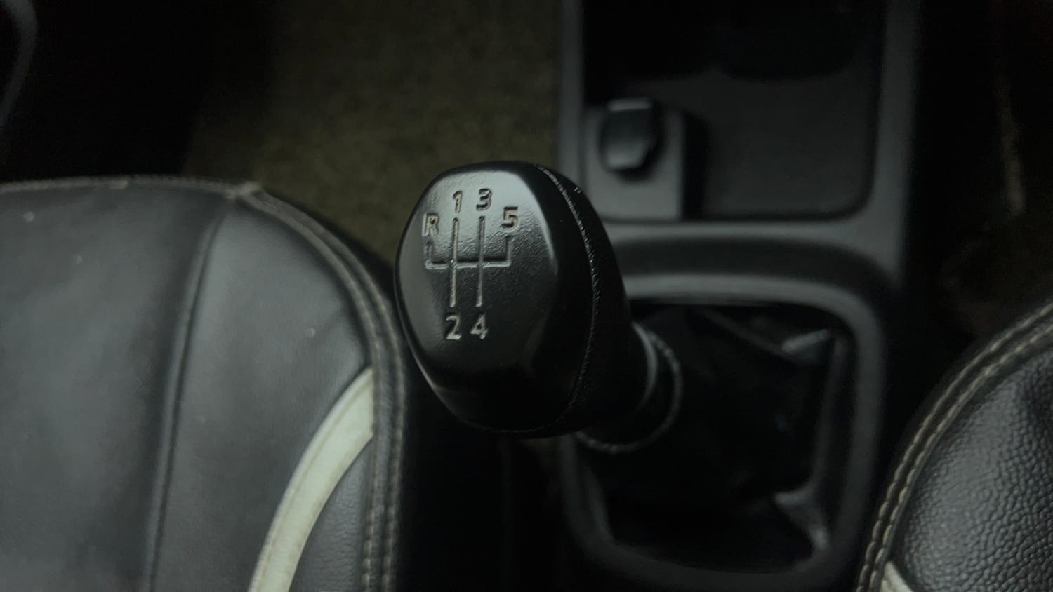 Used 2019 Renault Kwid RXL Petrol Manual interior GEAR  KNOB VIEW