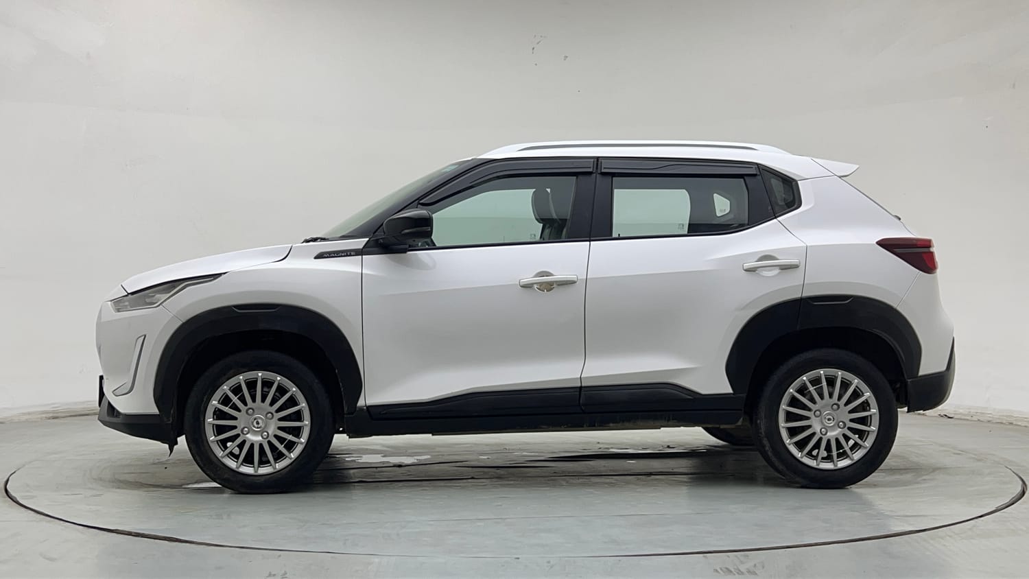 Used 2024 Nissan Magnite XL Petrol Manual exterior LEFT SIDE VIEW