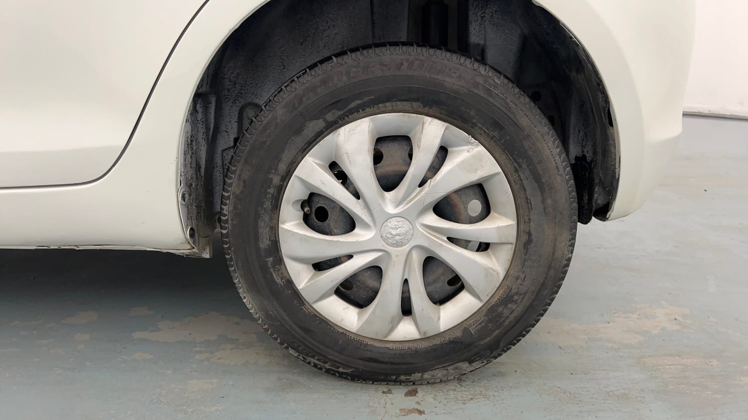 Used 2017 Maruti Suzuki Swift VXI (O) Petrol Manual tyres LEFT REAR TYRE RIM VIEW