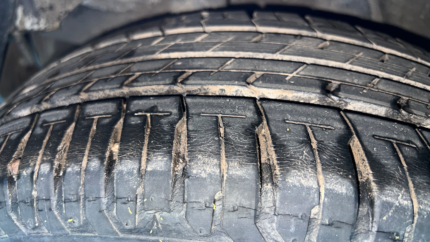Used 2022 Hyundai Verna SX 1.5 MPi Petrol Manual tyres RIGHT REAR TYRE TREAD VIEW