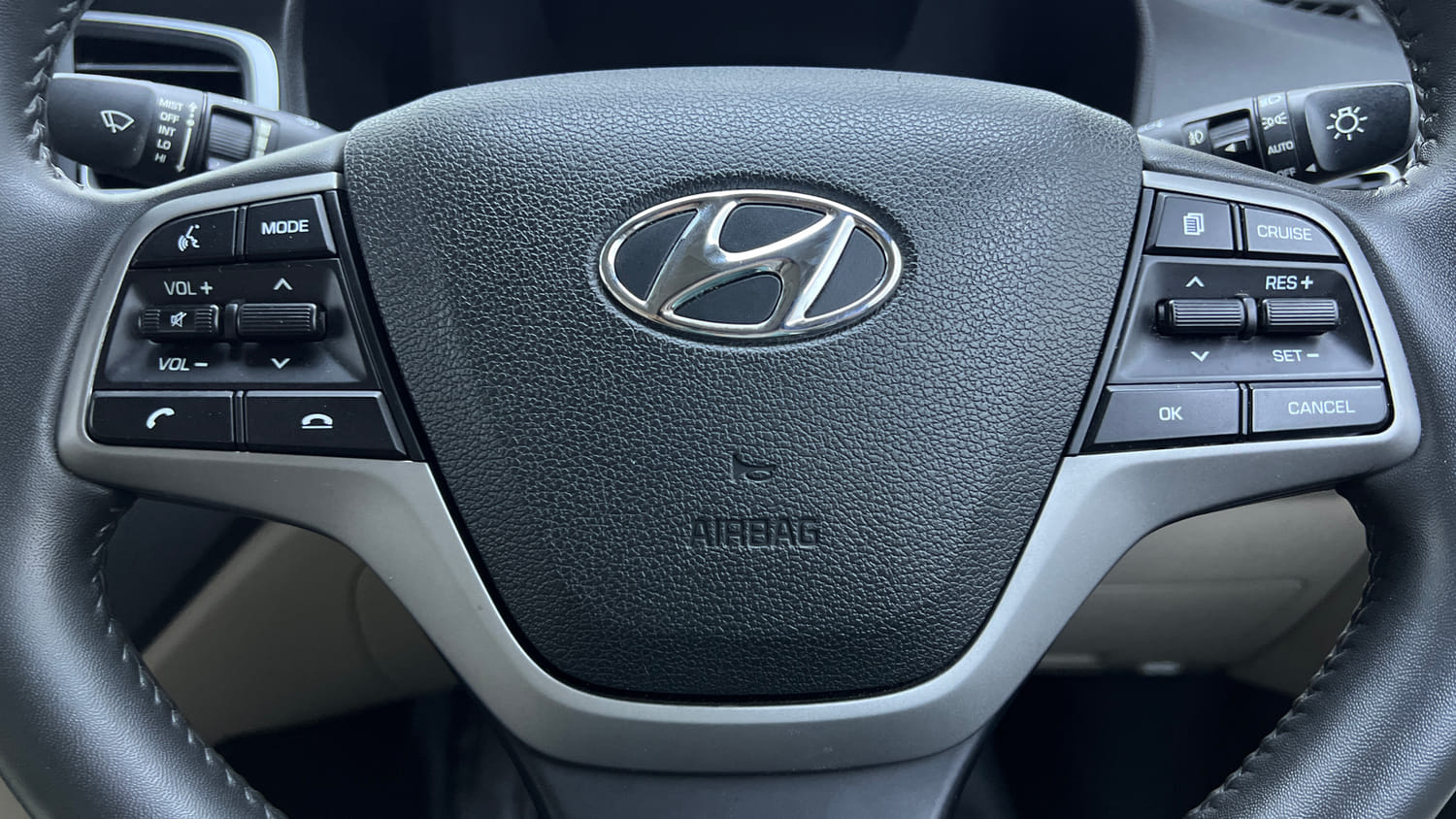 Used 2022 Hyundai Verna SX 1.5 MPi Petrol Manual top_features Airbags