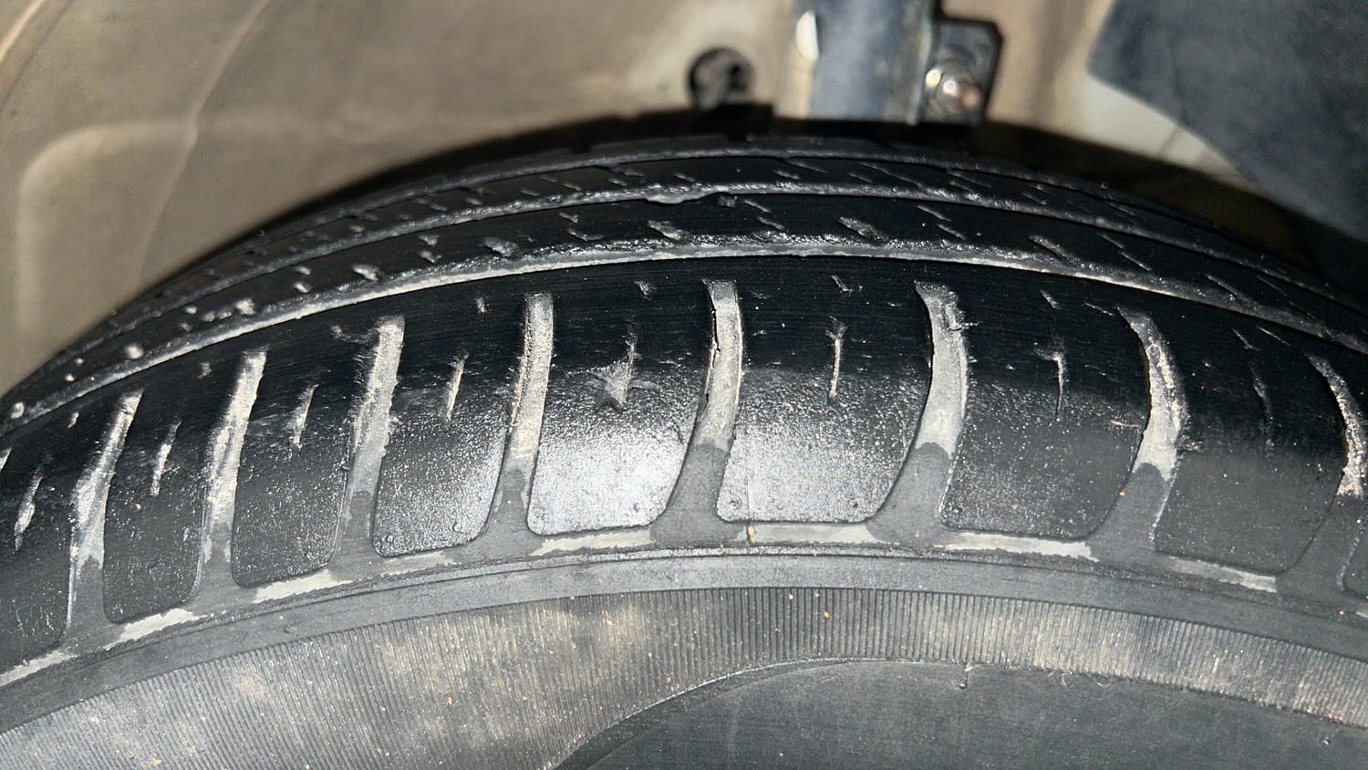 Used 2020 Maruti Suzuki Swift LXi Petrol Manual tyres RIGHT FRONT TYRE TREAD VIEW