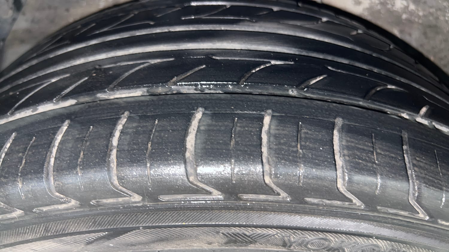 Used 2019 Hyundai Elite i20 Asta 1.2 AT Petrol Automatic tyres RIGHT REAR TYRE TREAD VIEW
